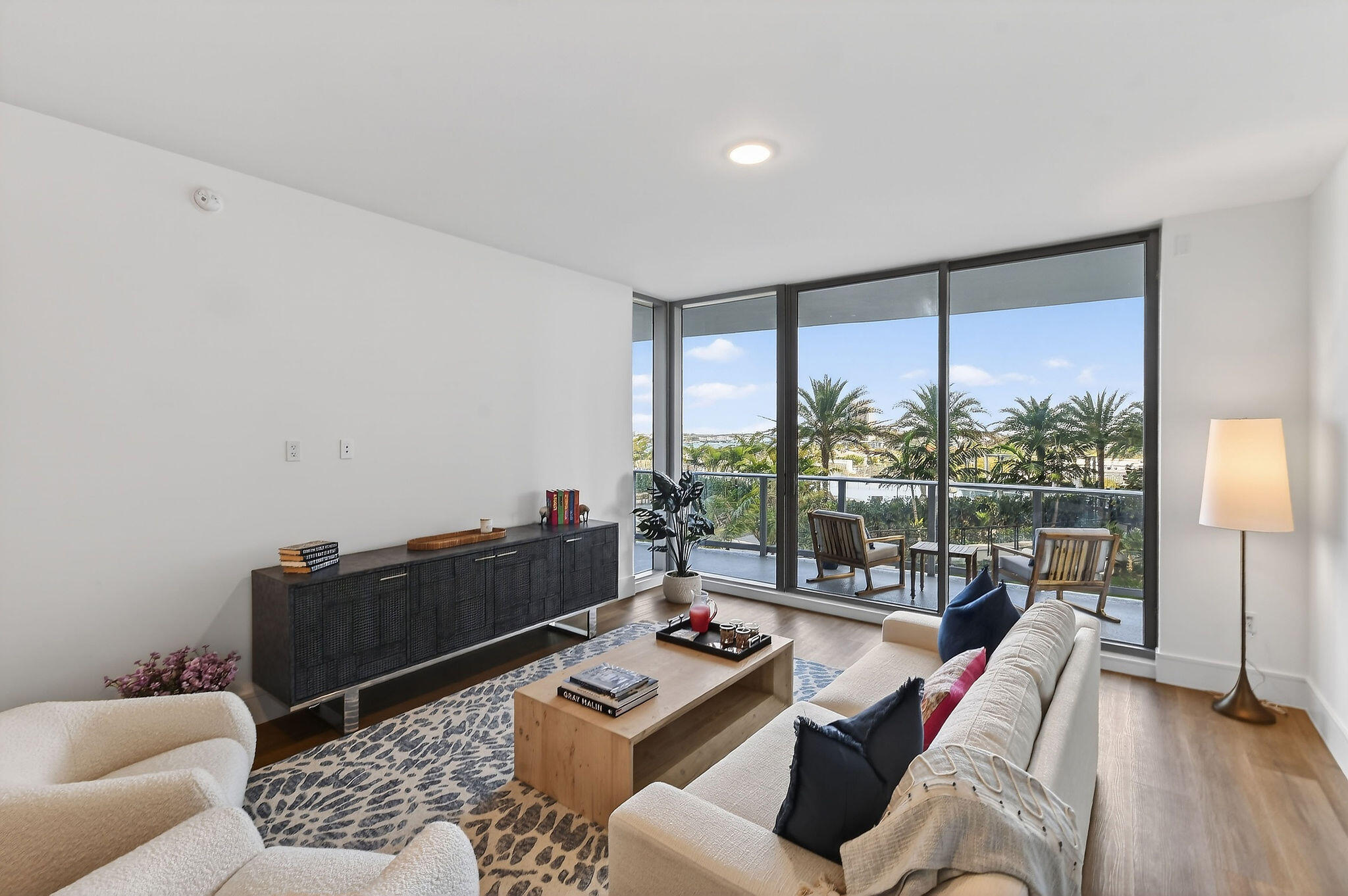 220 Lake Shore Drive 715