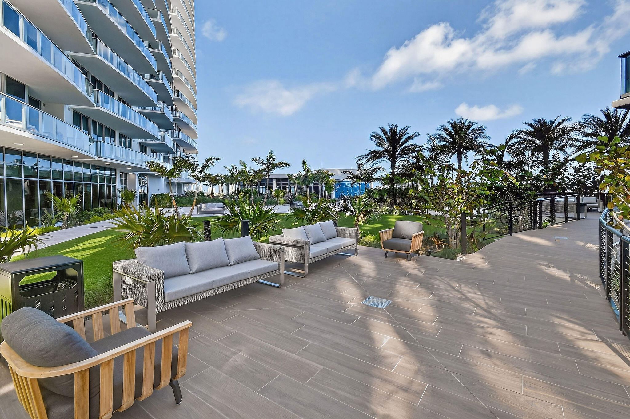 220 Lake Shore Drive 715