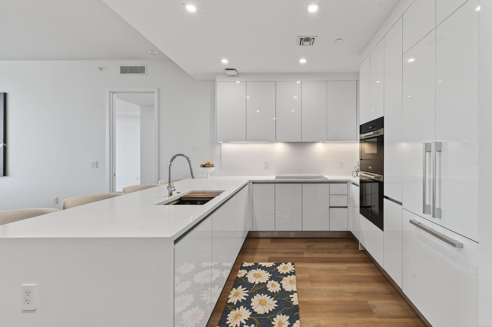 220 Lake Shore Drive 715