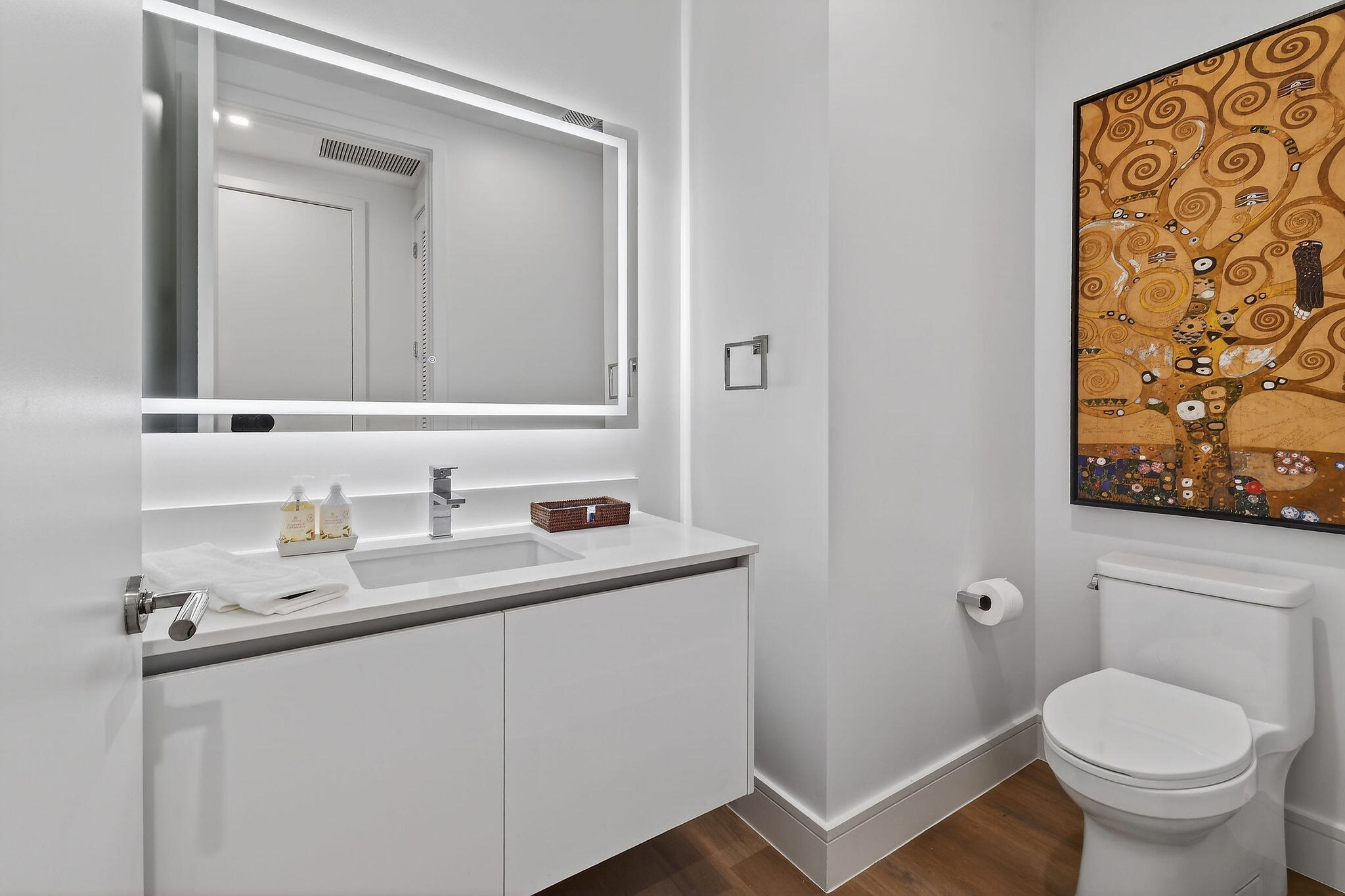 220 Lake Shore Drive 715