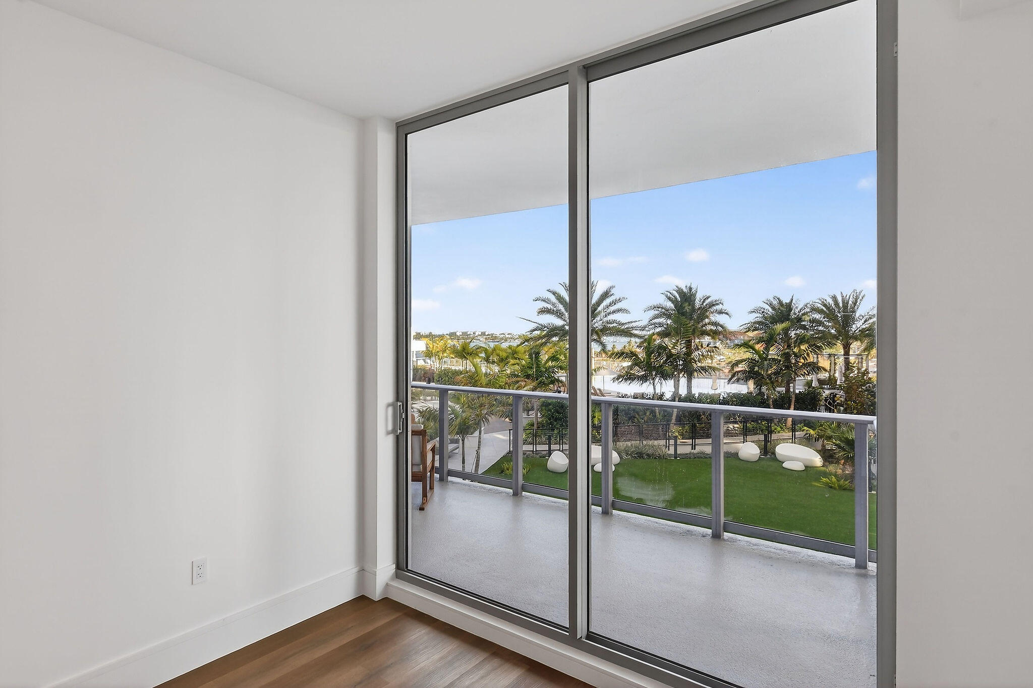 220 Lake Shore Drive 715