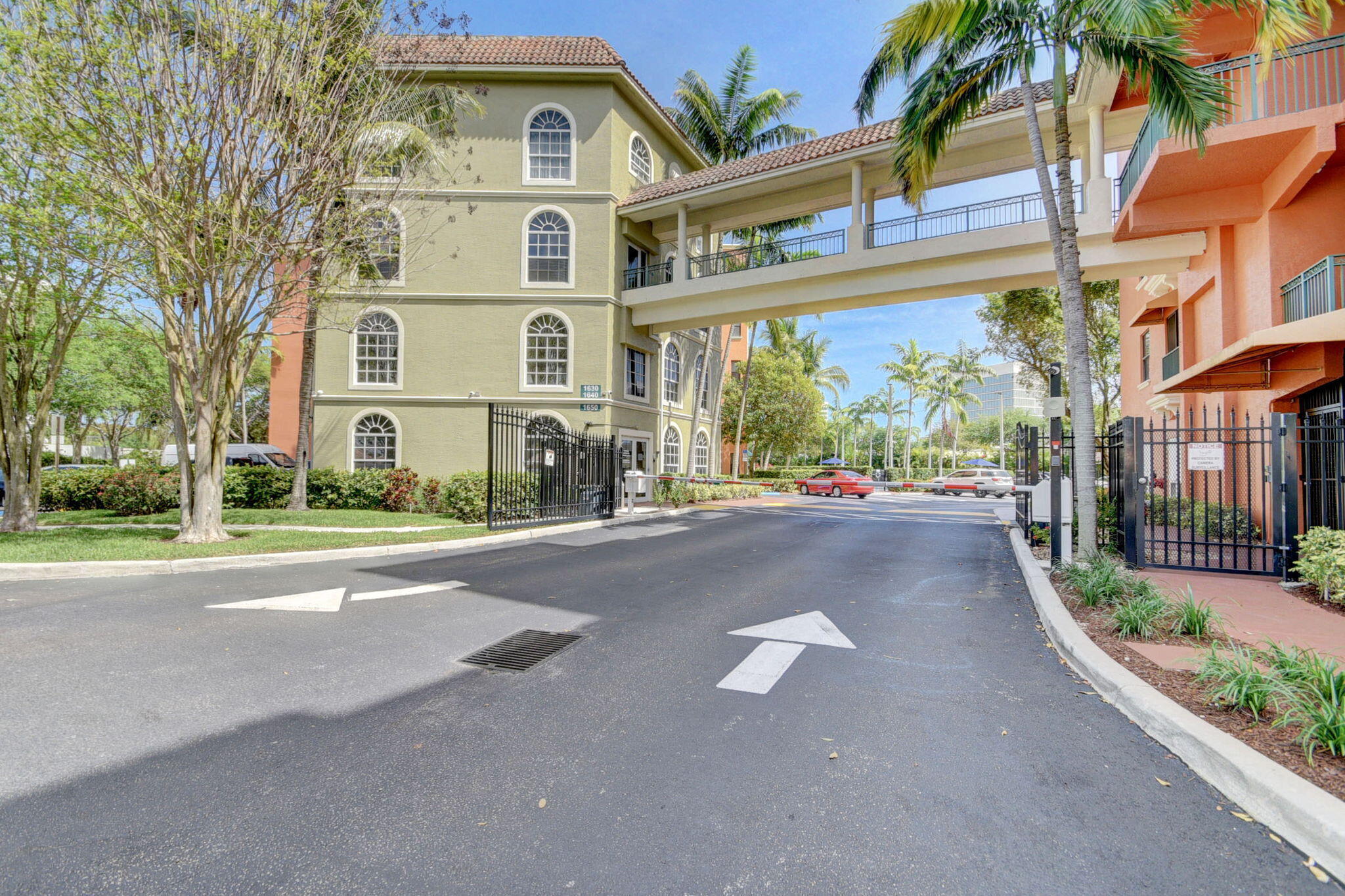 1620 Presidential Way 402