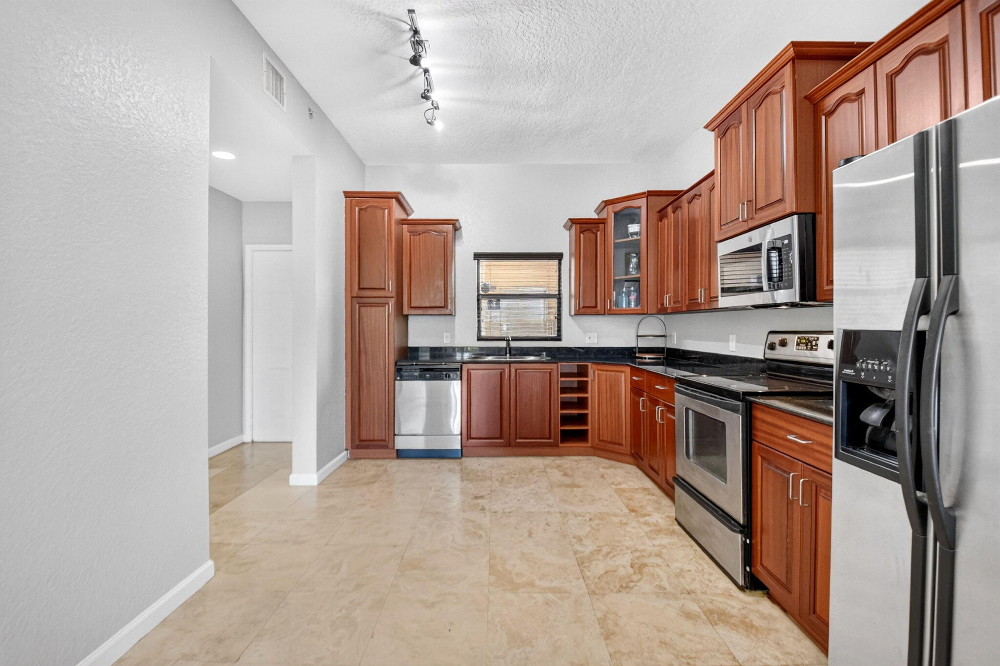 1620 Presidential Way 402