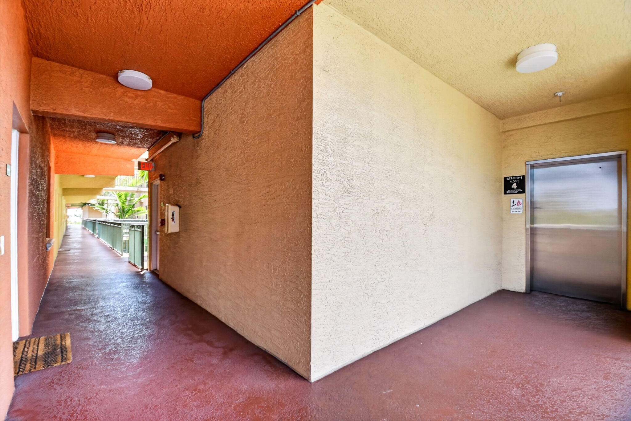 1620 Presidential Way 402