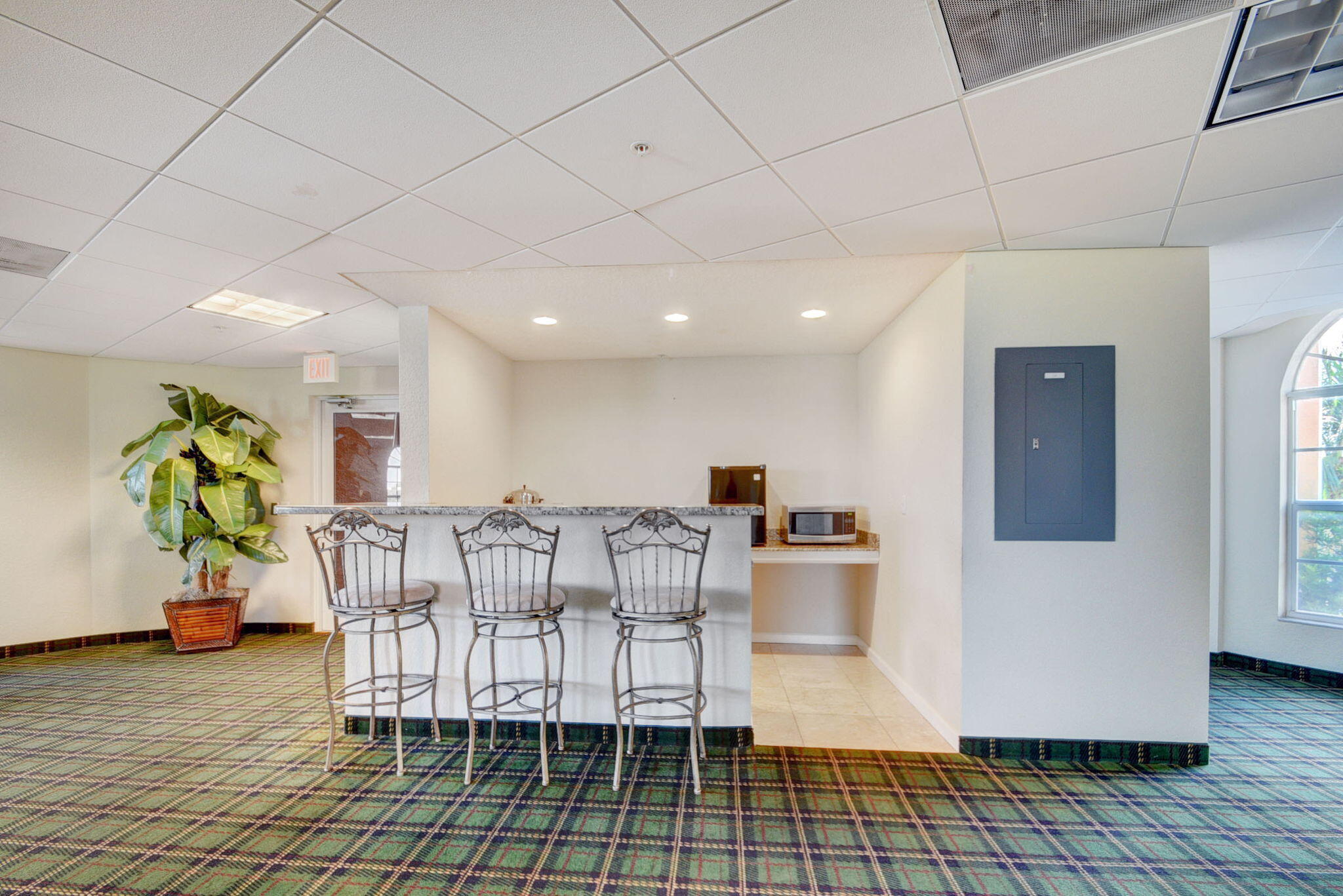 1620 Presidential Way 402