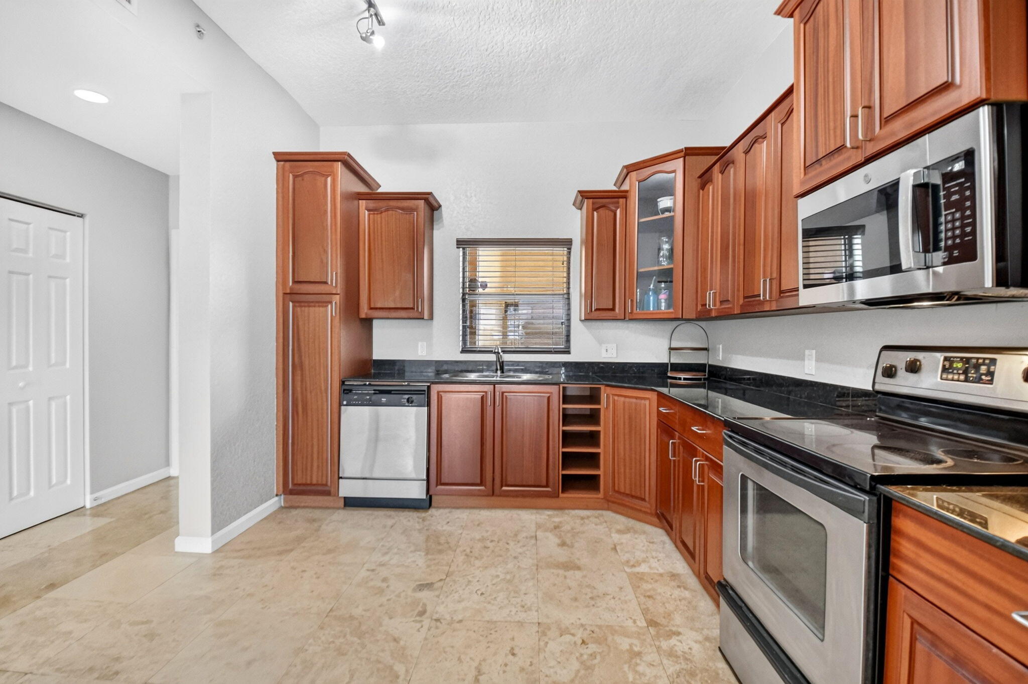 1620 Presidential Way 402