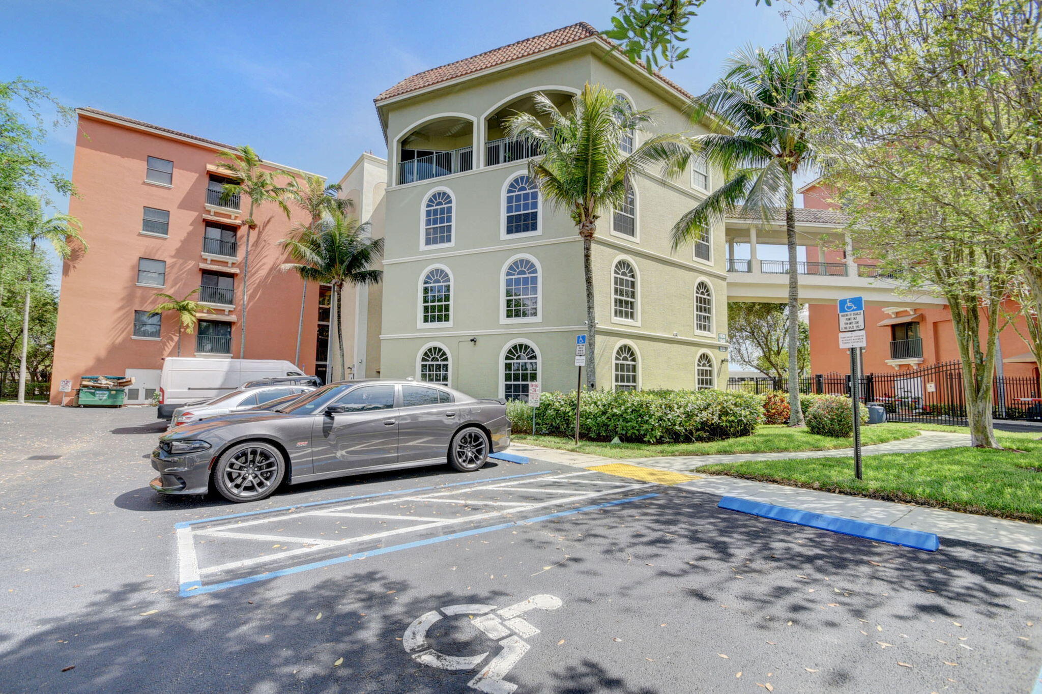 1620 Presidential Way 402