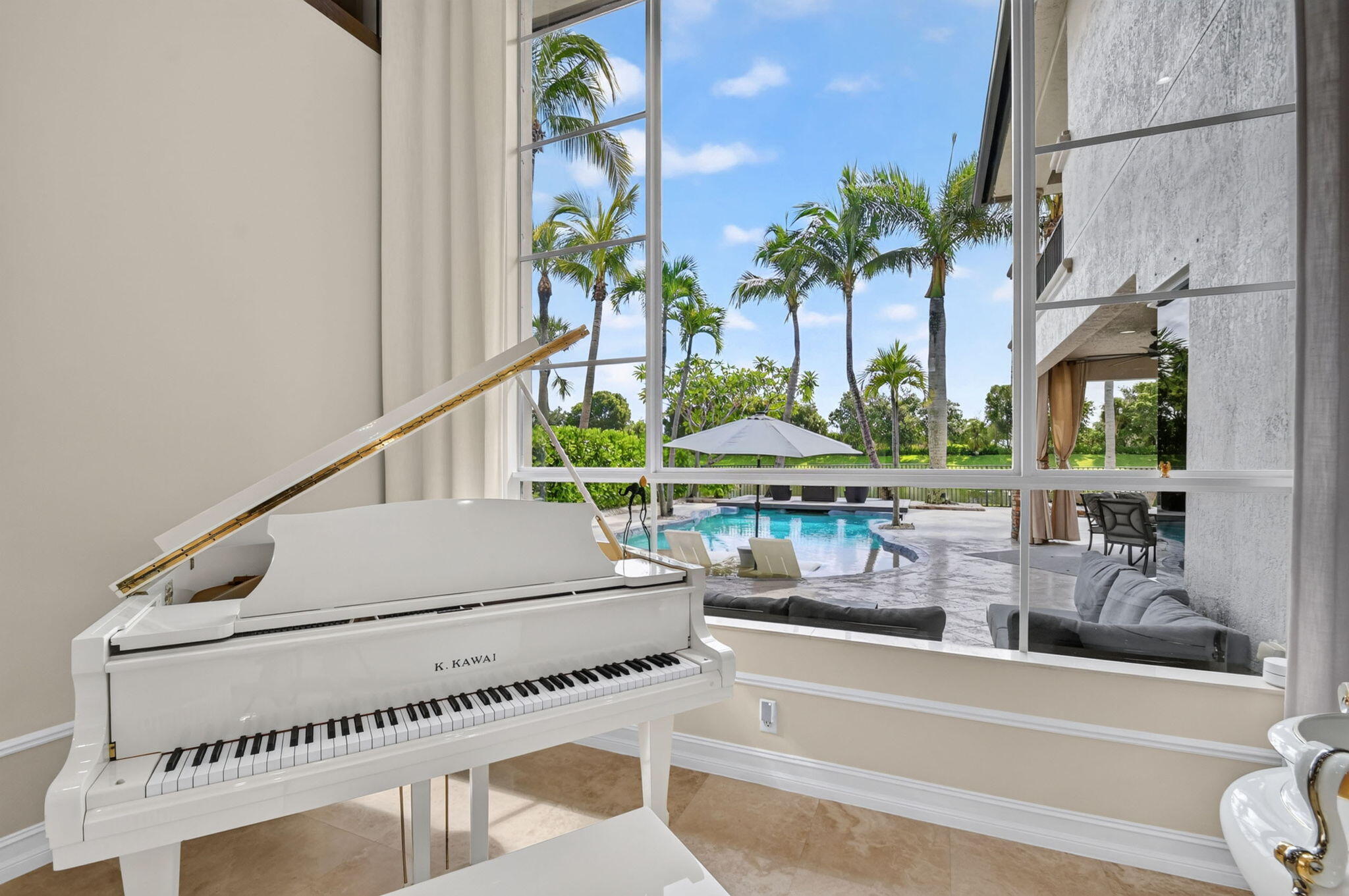 718 Edgebrook Lane