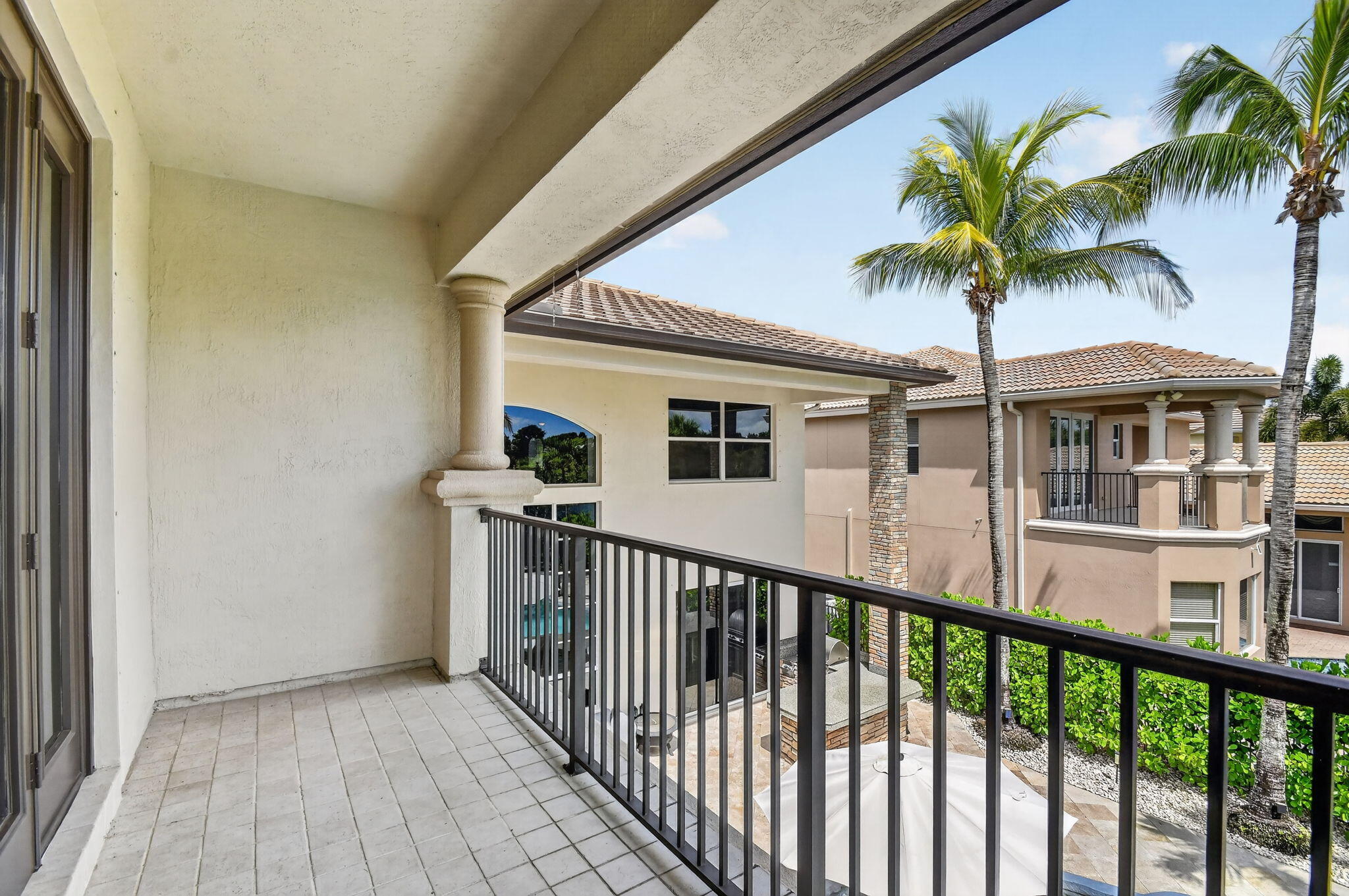 718 Edgebrook Lane
