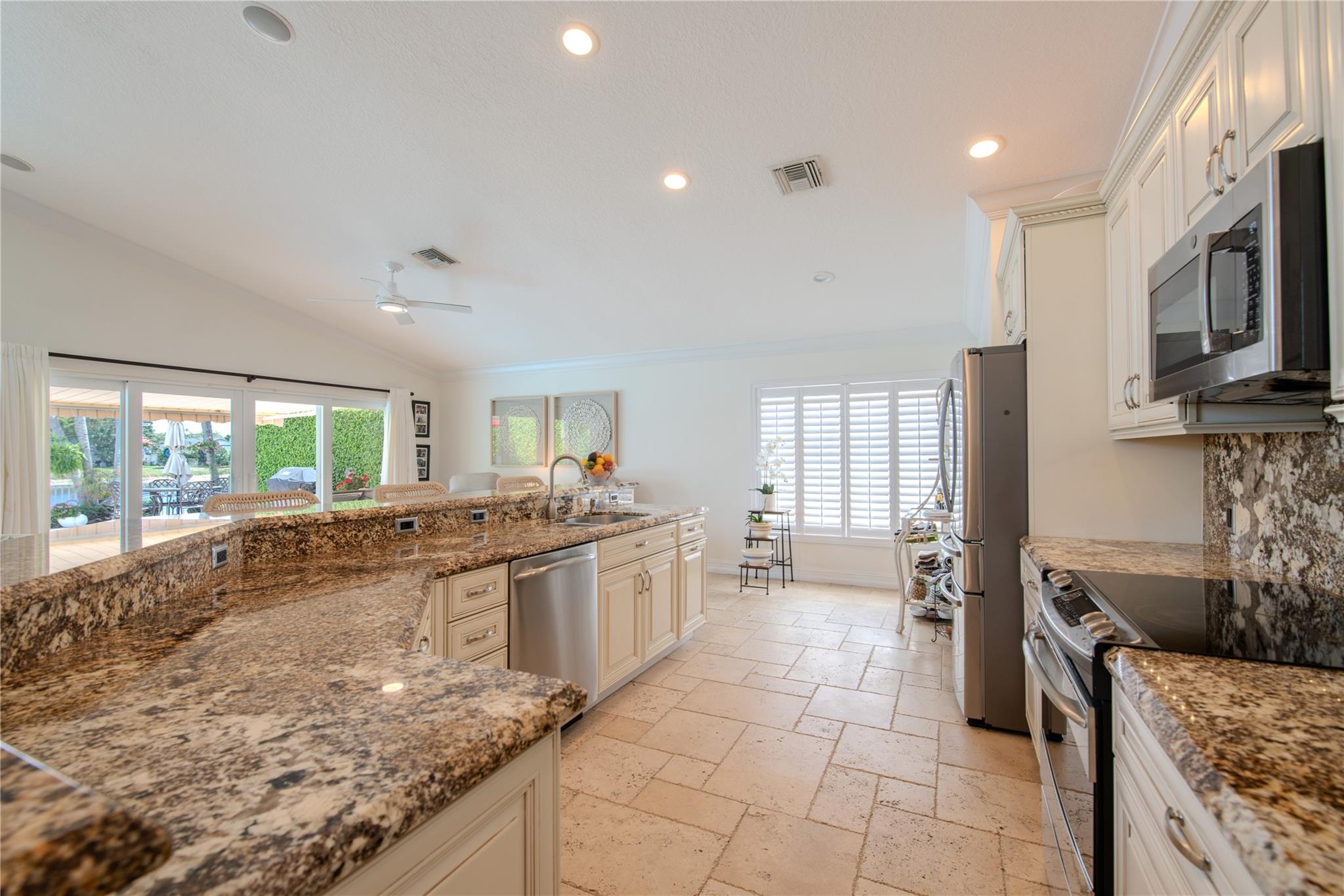4360 Camrose Ln