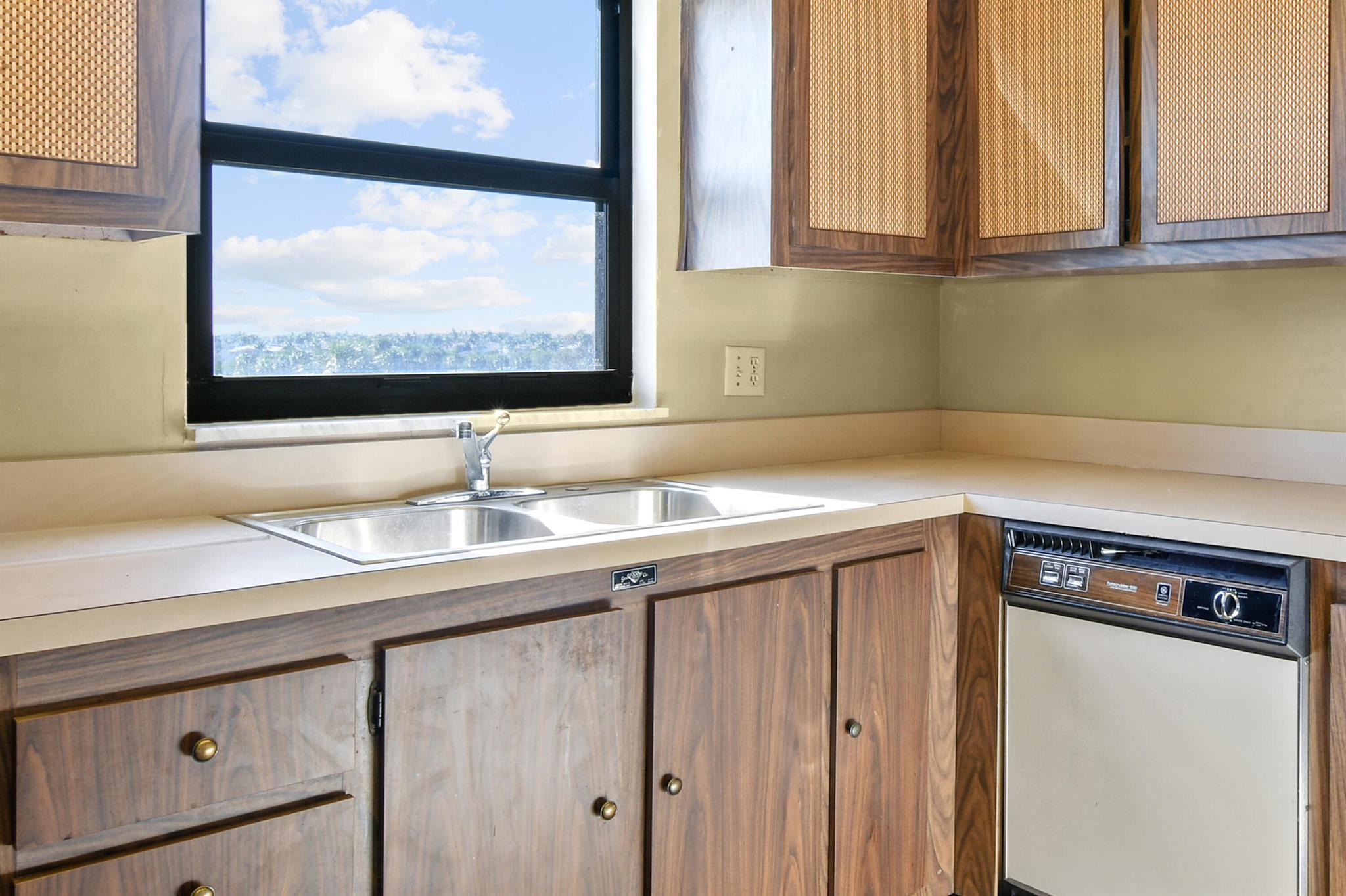 336 Golfview Road 401