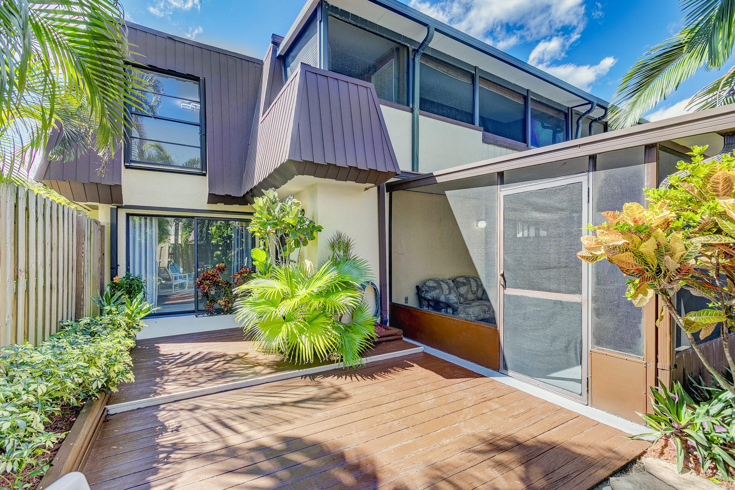 3530 E Gardens East Drive E Unit: B