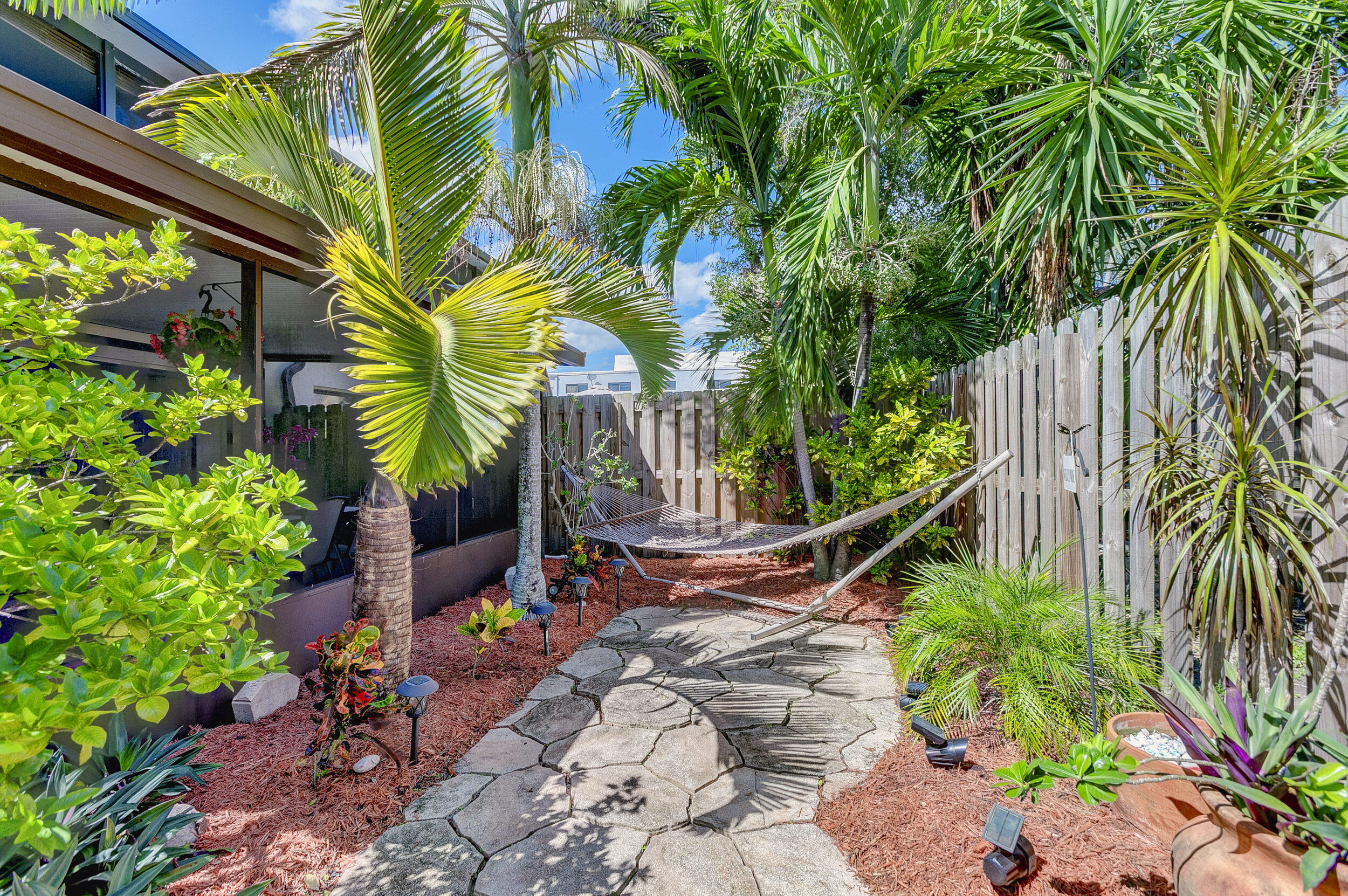 3530 E Gardens East Drive E Unit: B