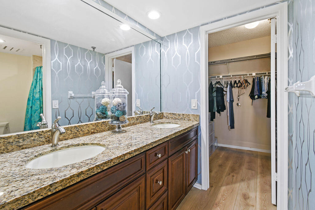 300 Golfview Road 504