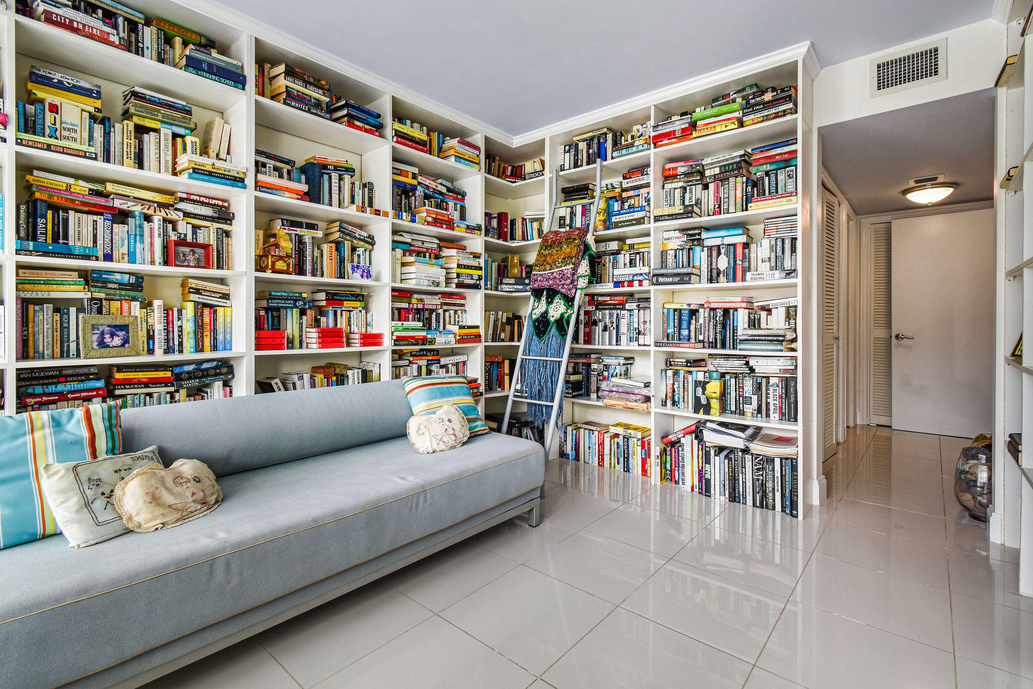 100 Sunrise Avenue 219