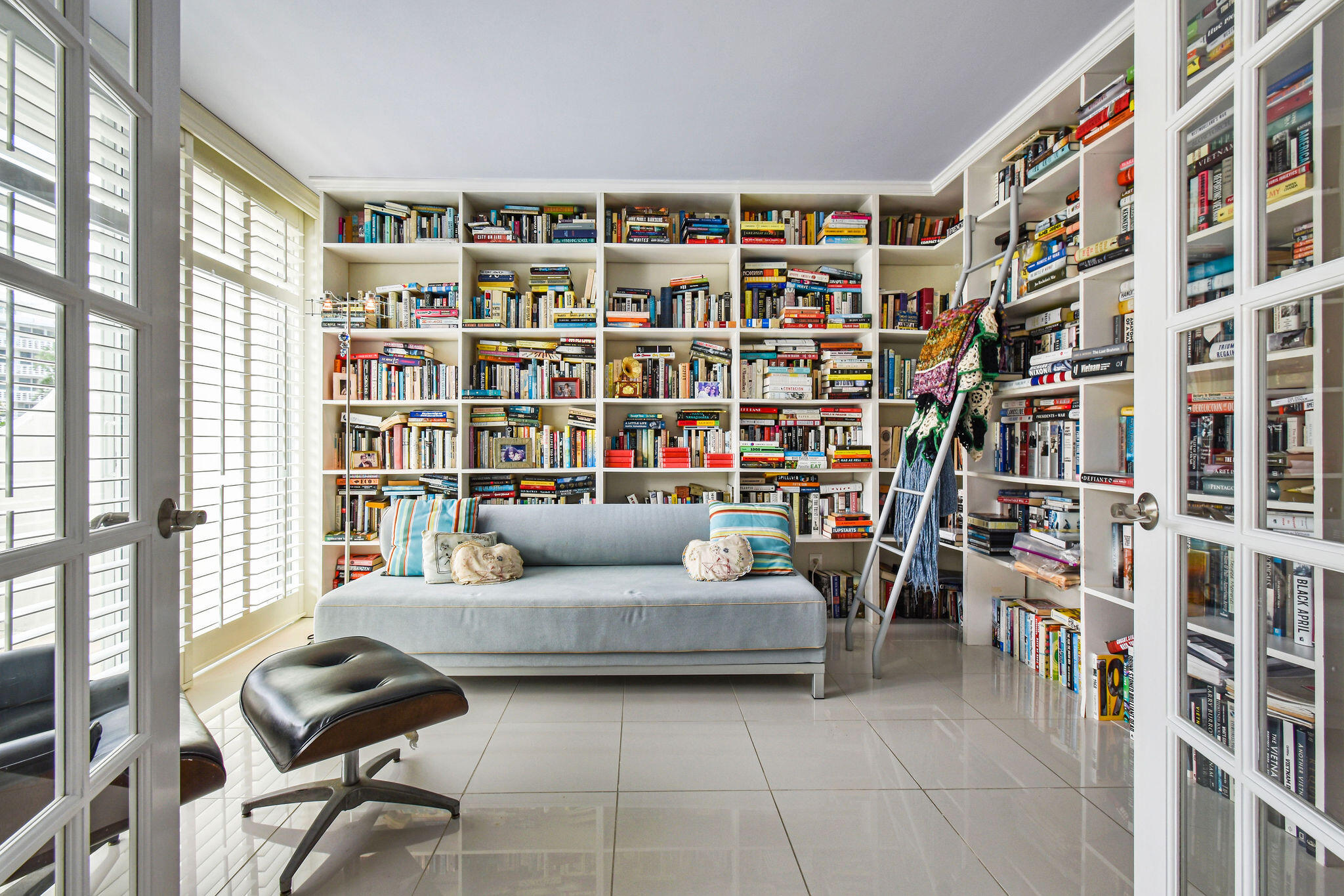 100 Sunrise Avenue 219