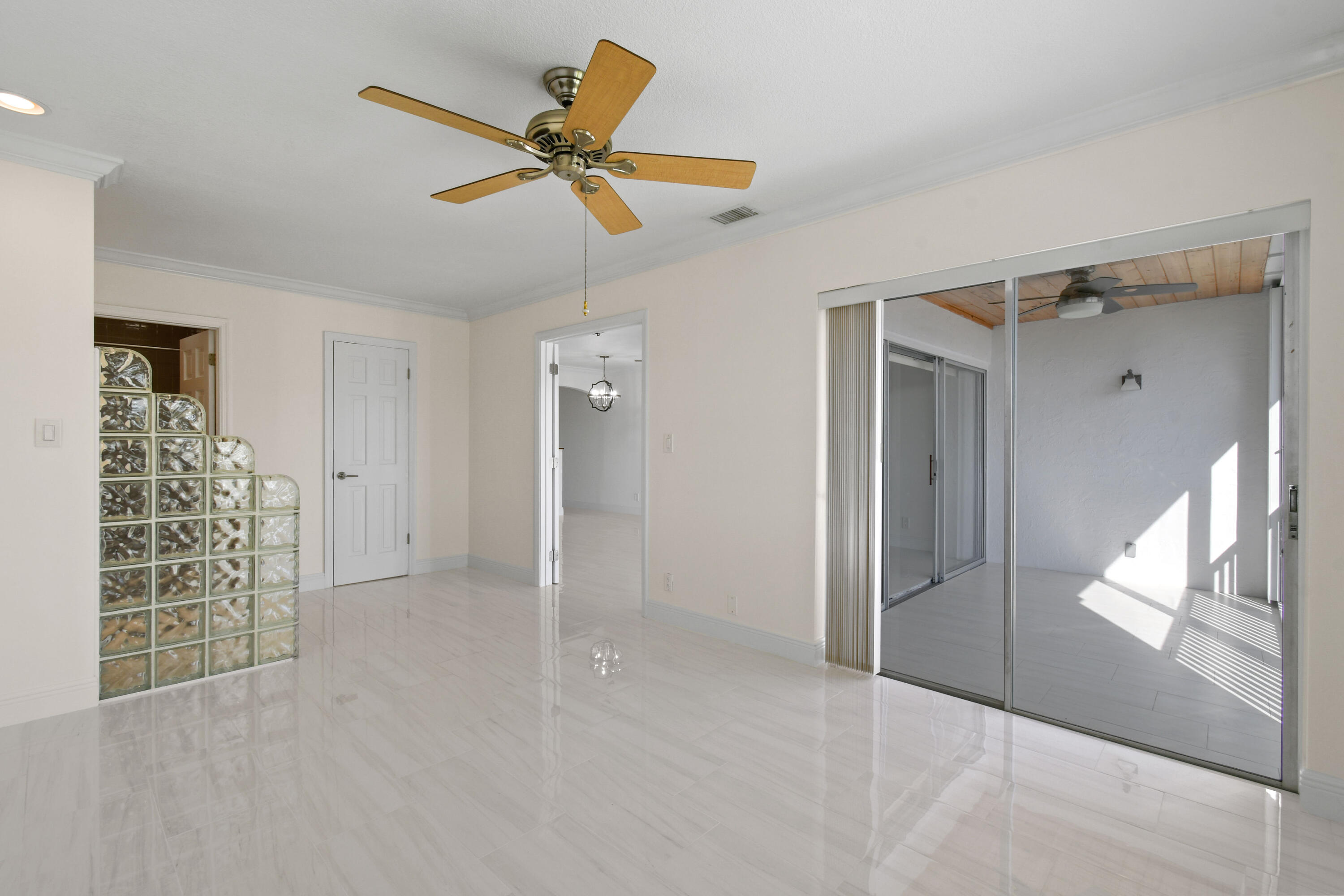 236 Castlewood Drive 305