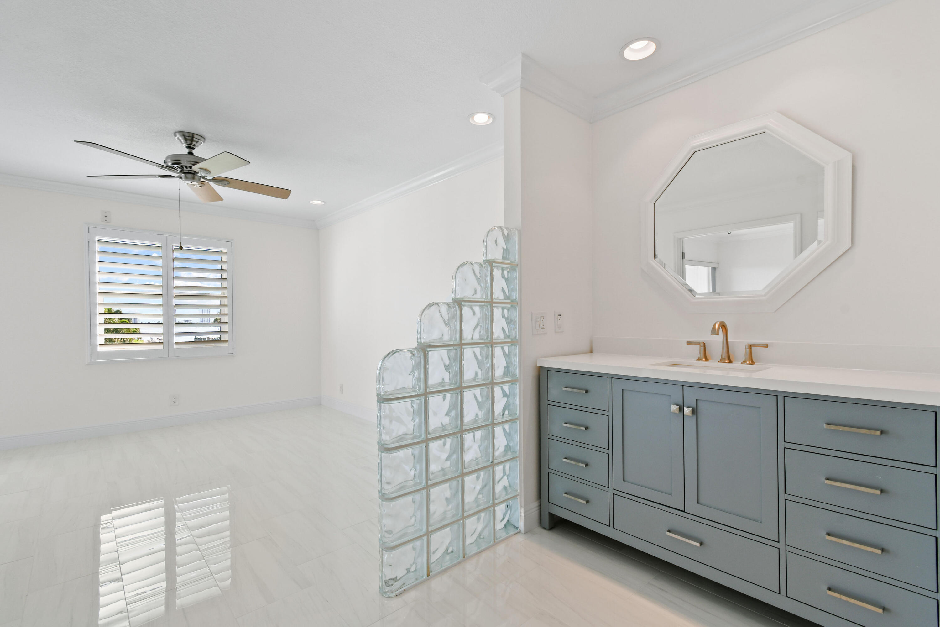 236 Castlewood Drive 305