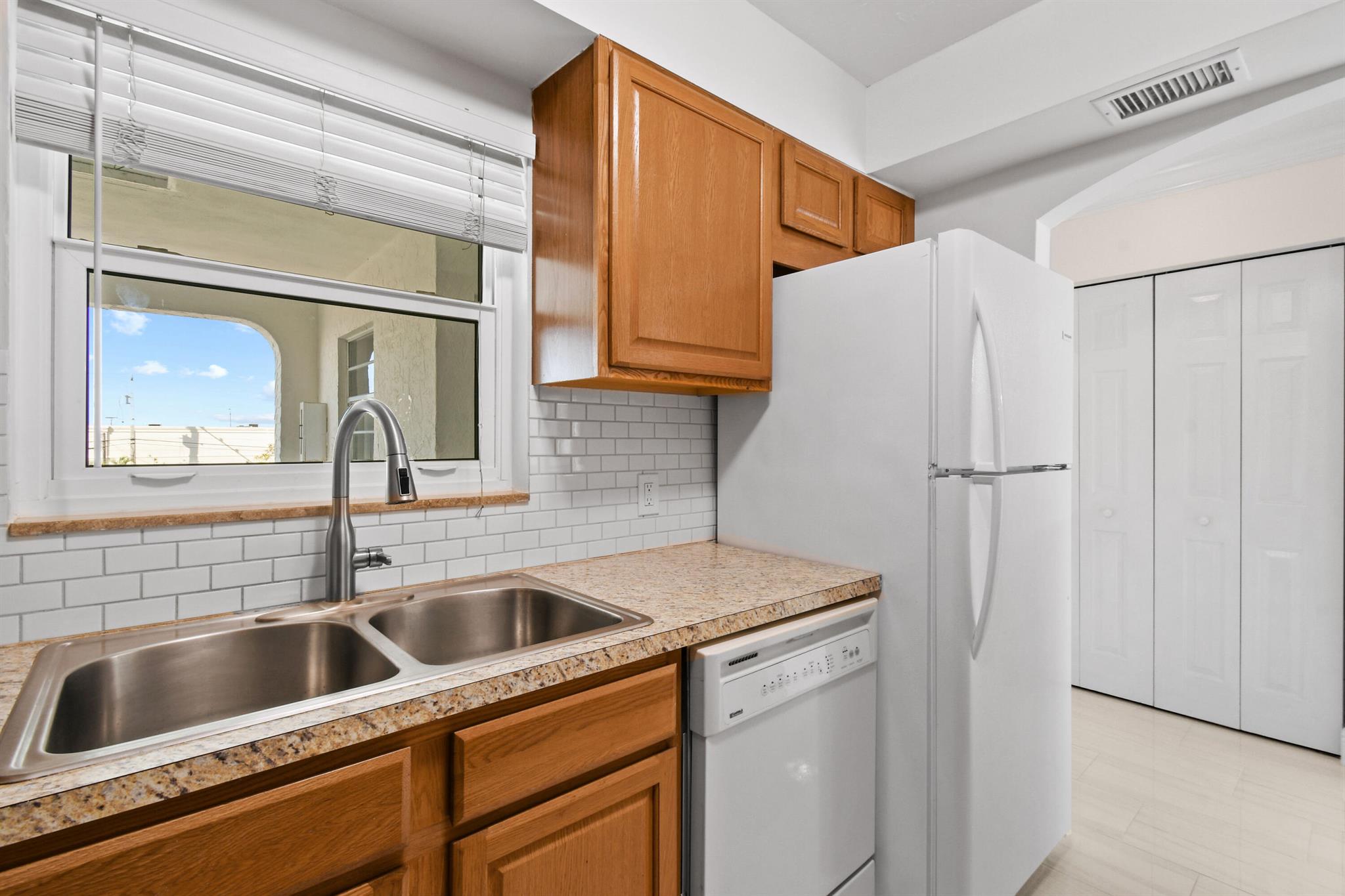 236 Castlewood Drive 305