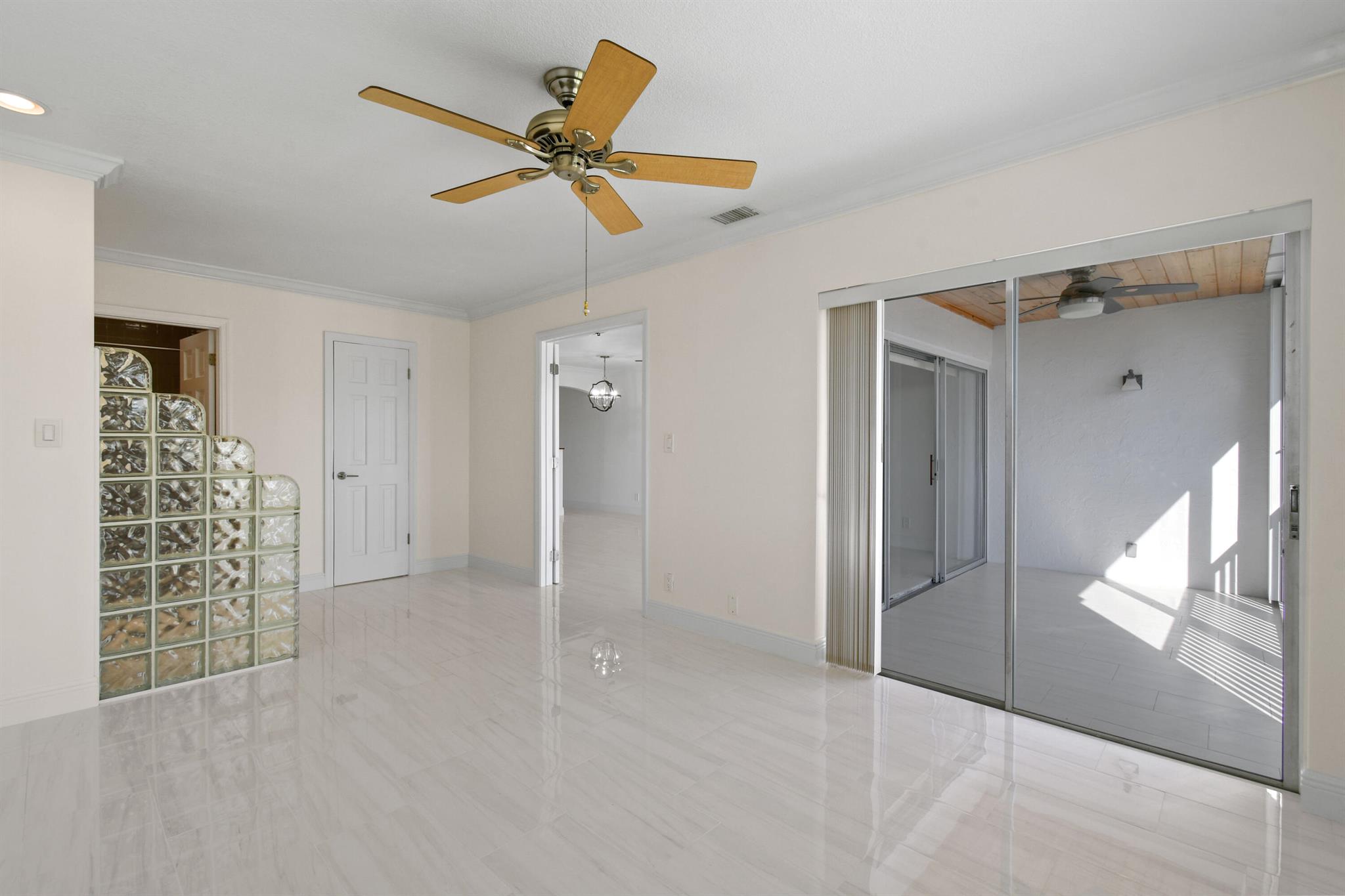 236 Castlewood Drive 305