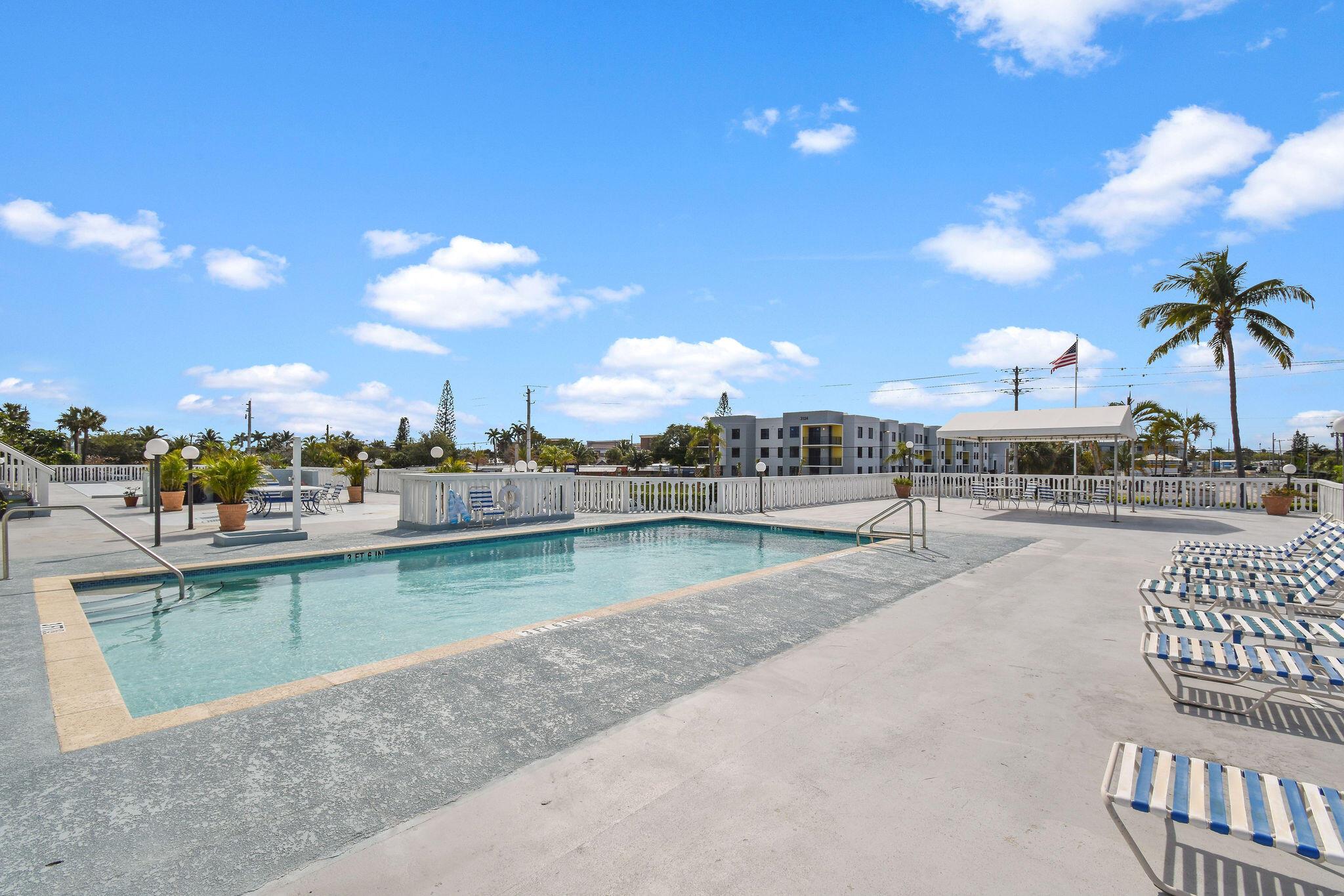 3040 Lake Shore Drive 305