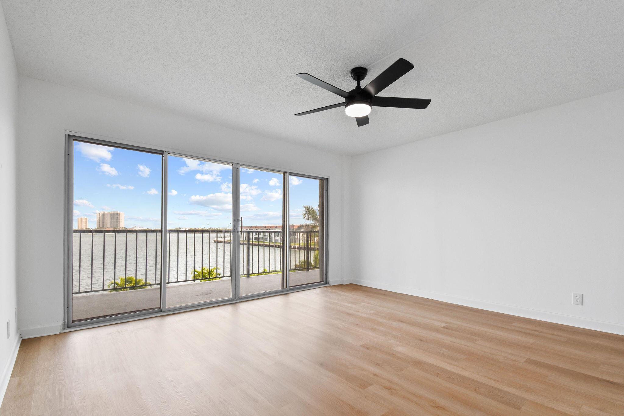 3040 Lake Shore Drive 305