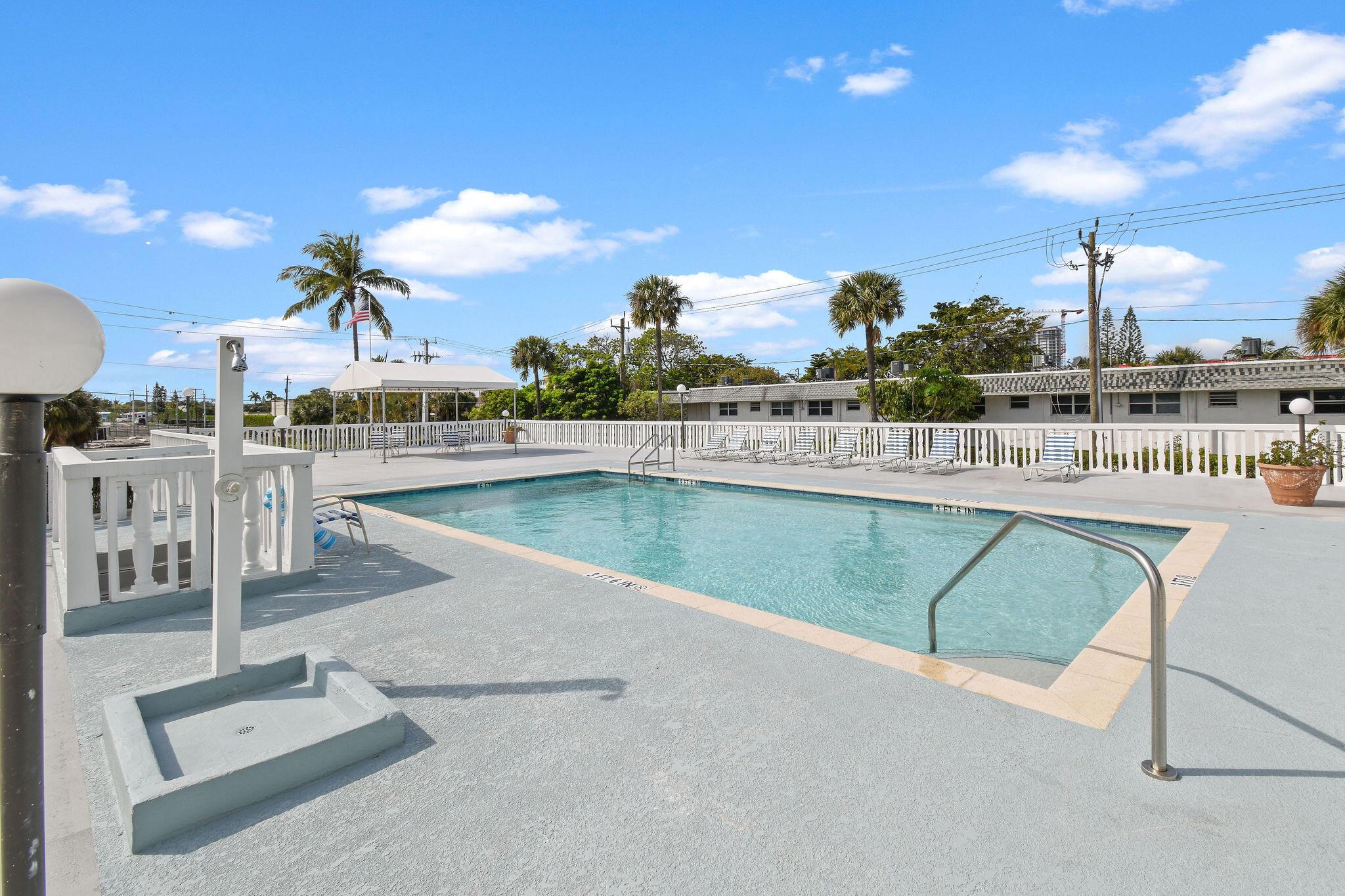 3040 Lake Shore Drive 305