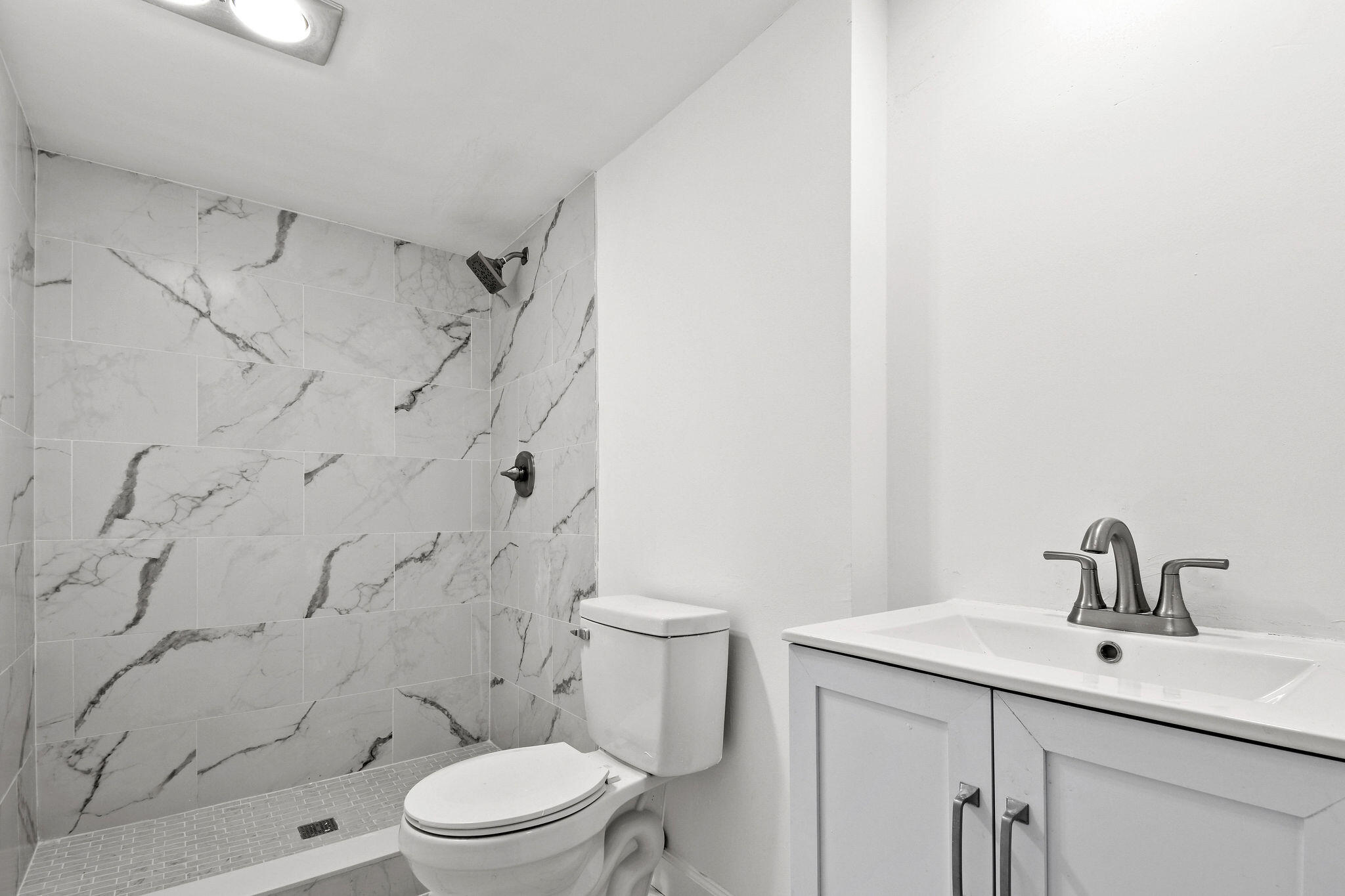 3040 Lake Shore Drive 305