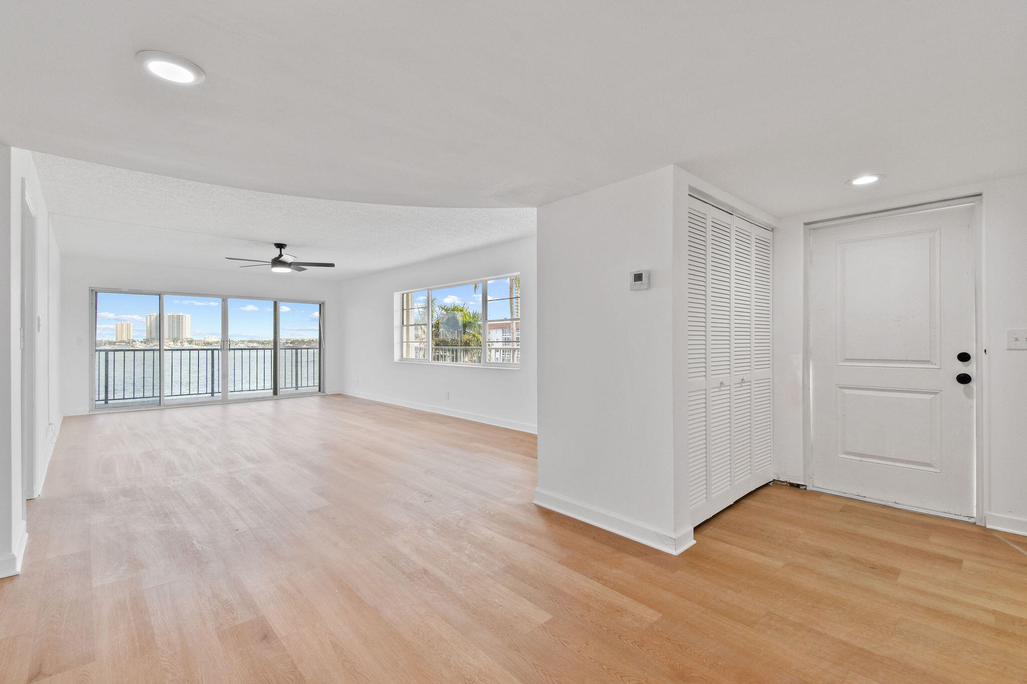 3040 Lake Shore Drive 305