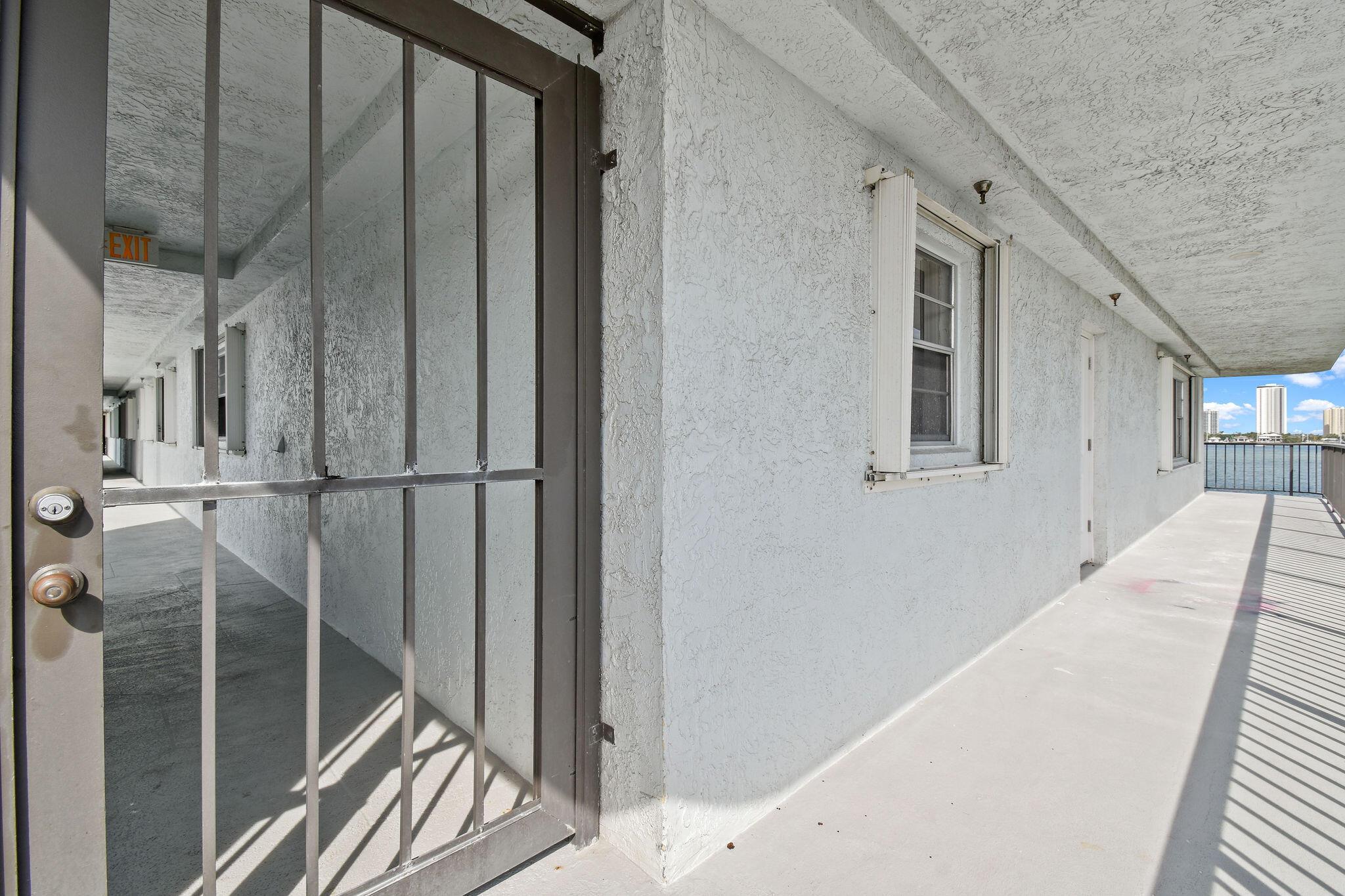 3040 Lake Shore Drive 305