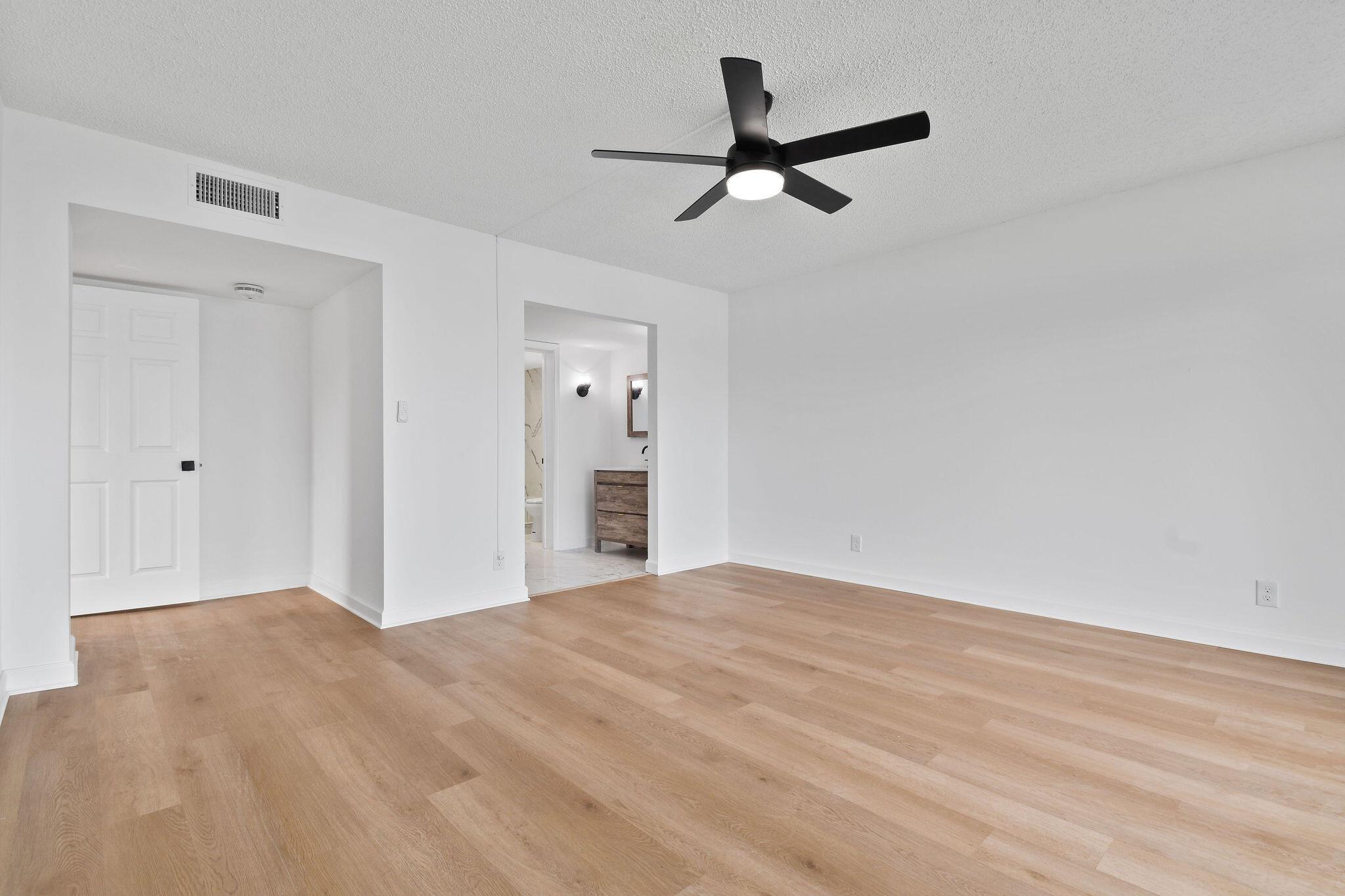 3040 Lake Shore Drive 305