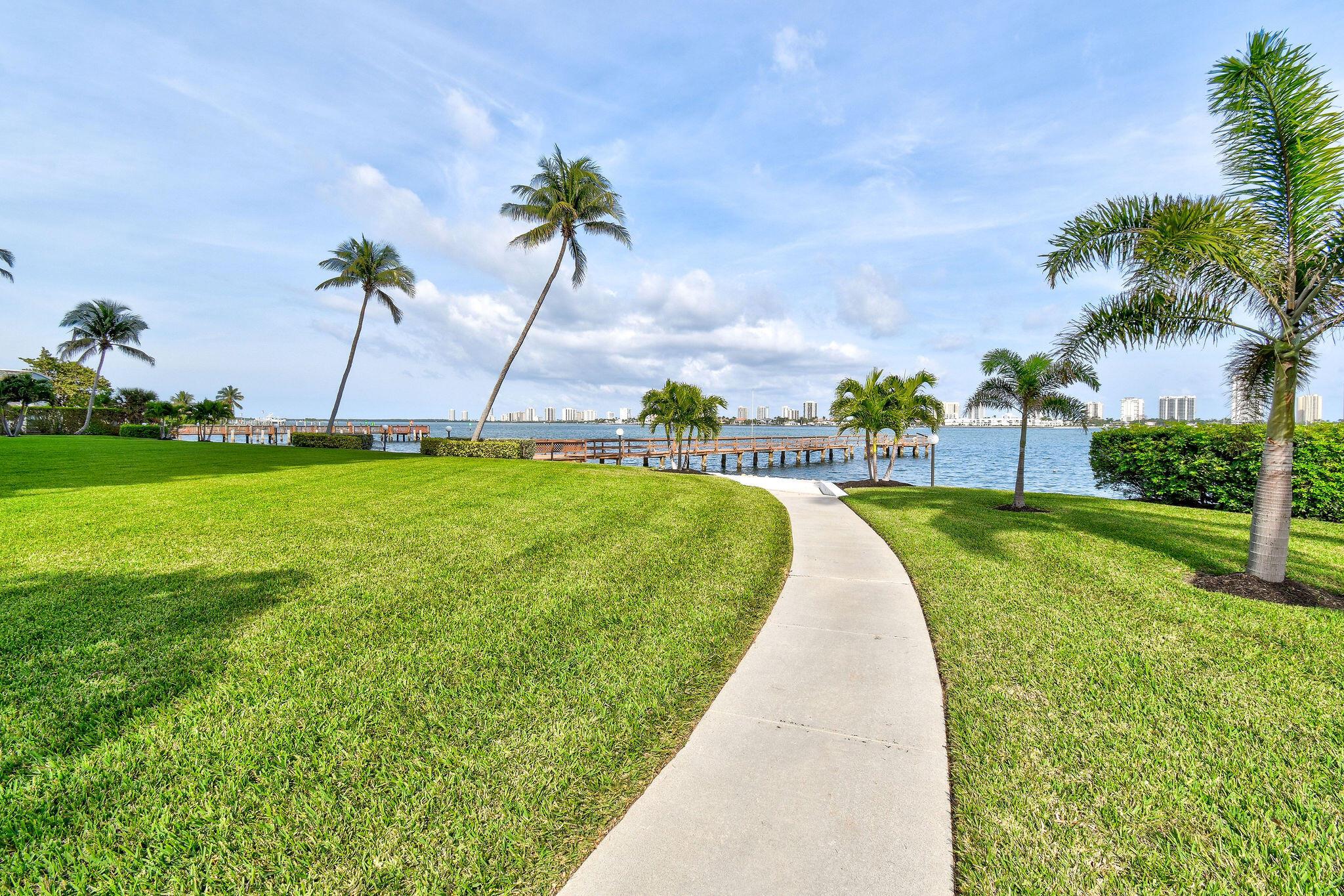 3040 Lake Shore Drive 305