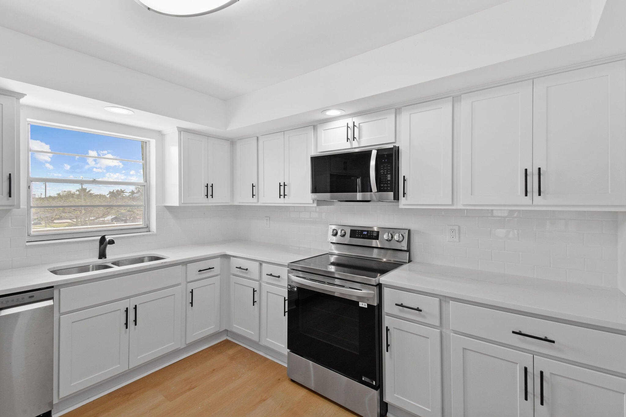 3040 Lake Shore Drive 305