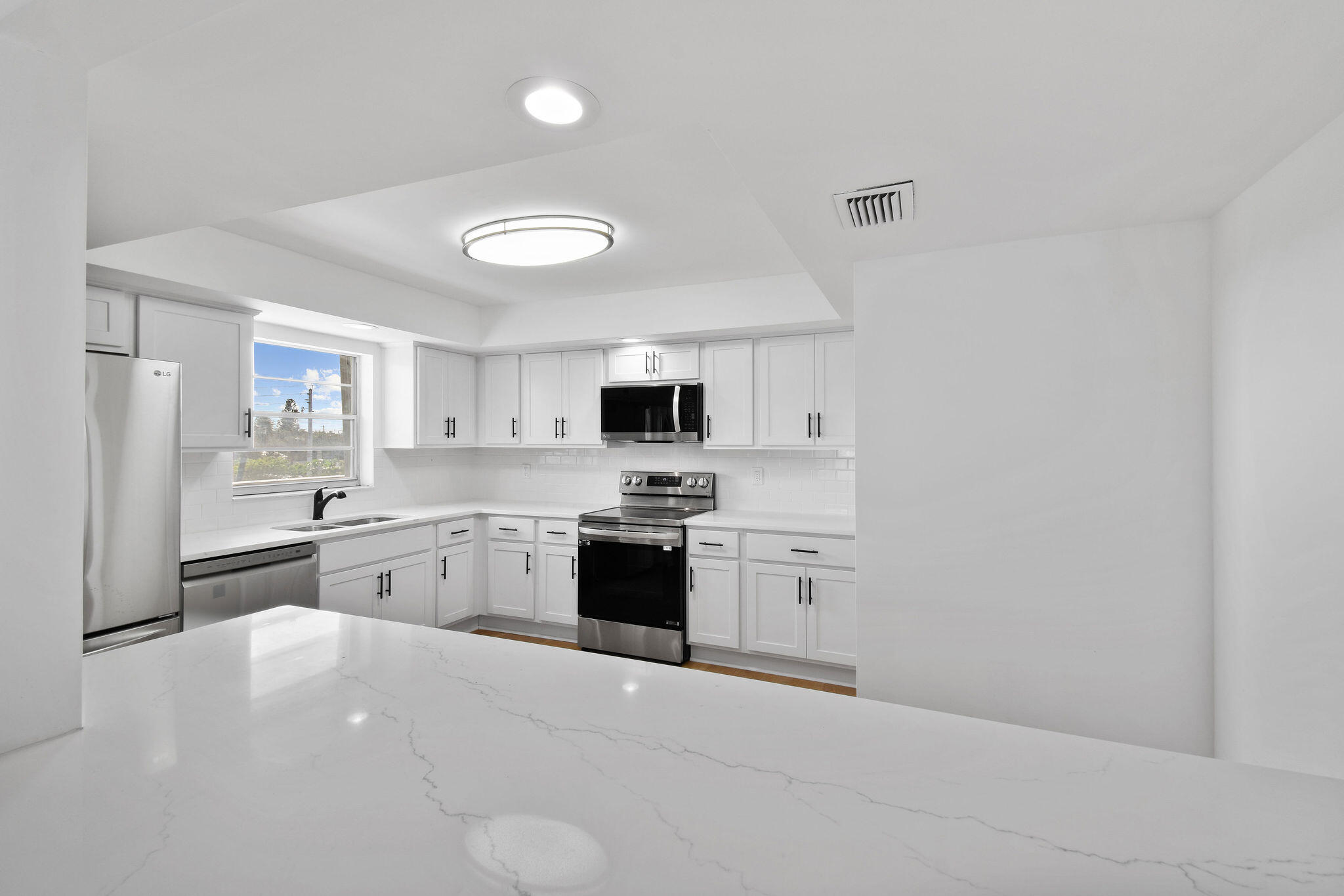 3040 Lake Shore Drive 305