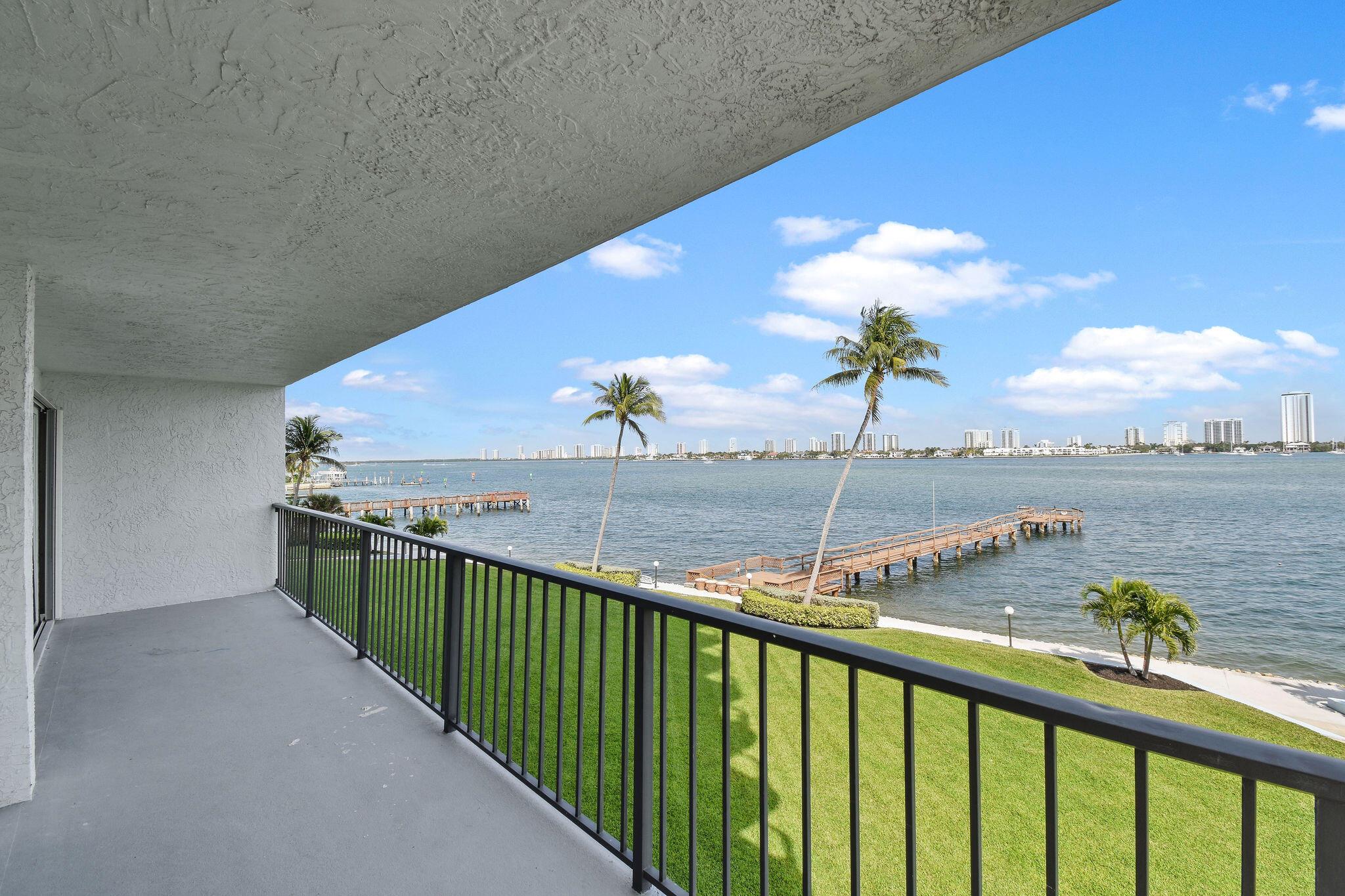 3040 Lake Shore Drive 305