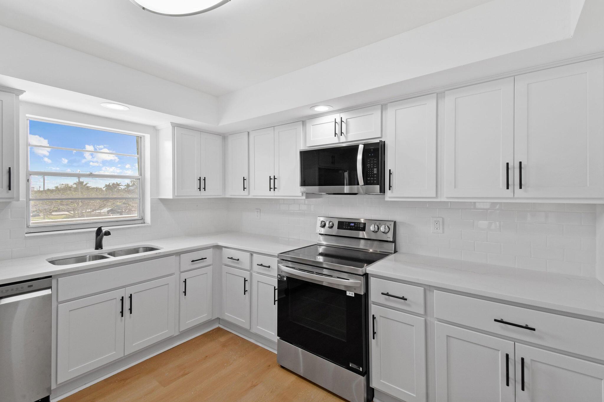 3040 Lake Shore Drive 305