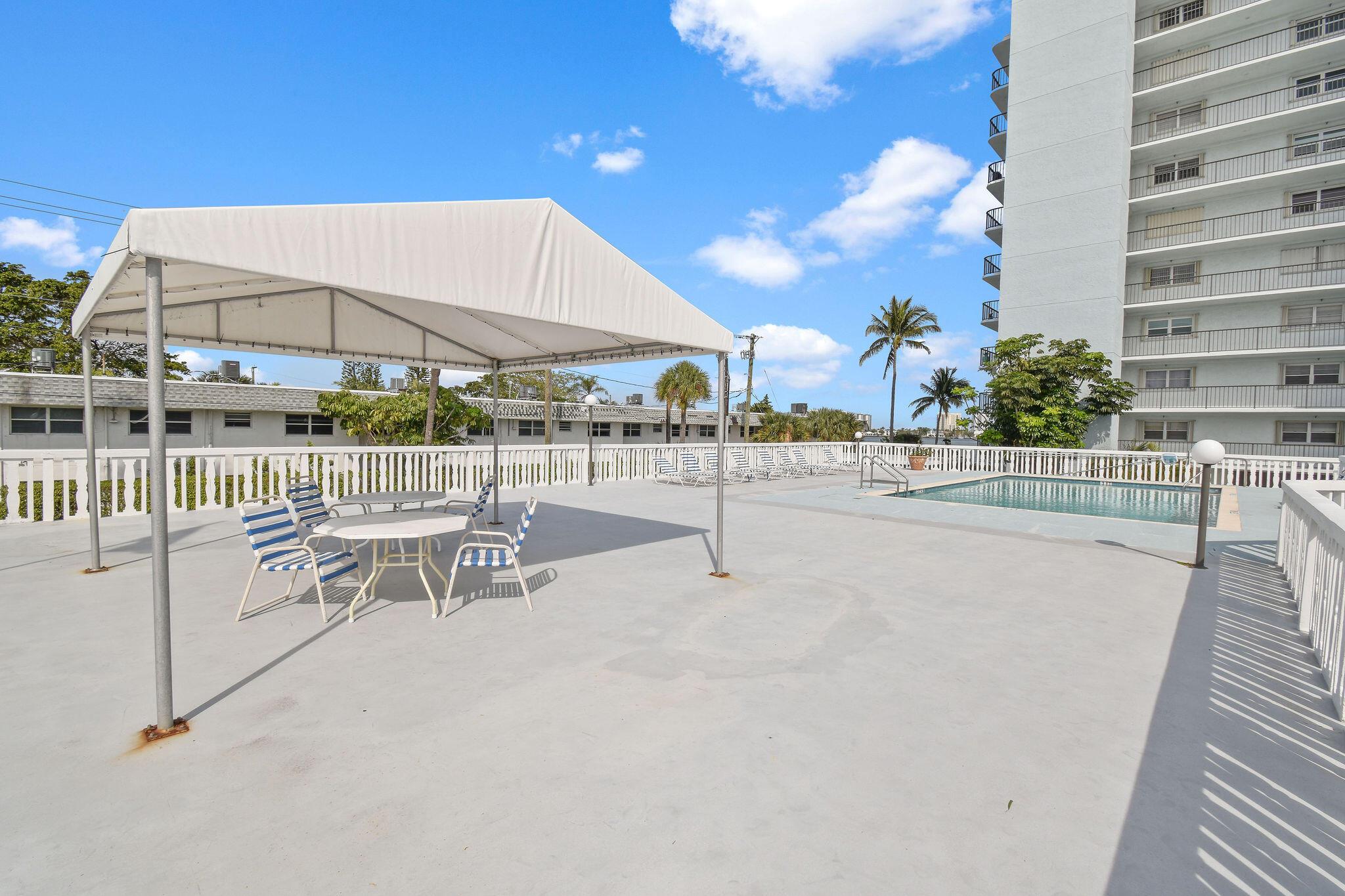 3040 Lake Shore Drive 305