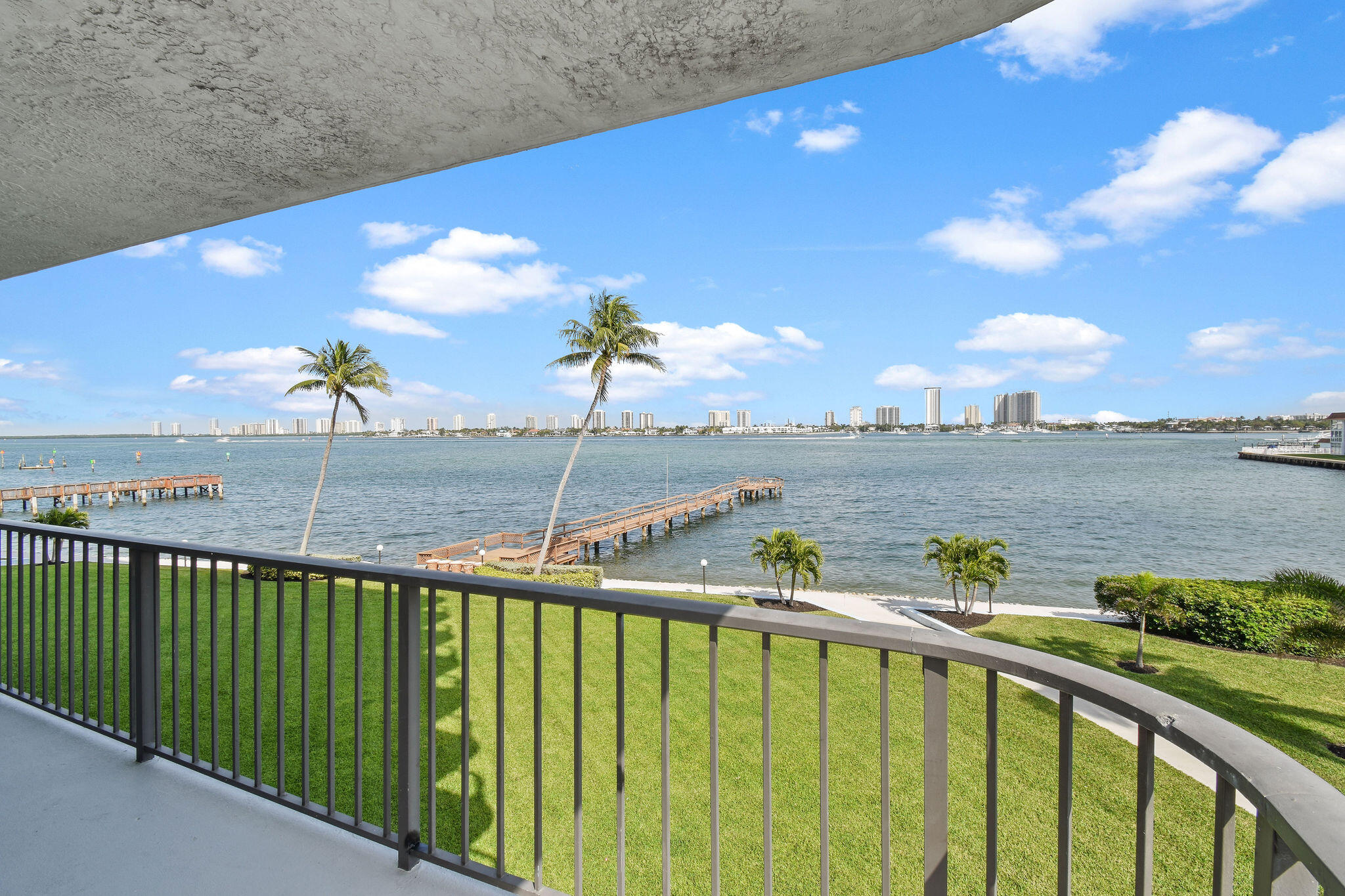 3040 Lake Shore Drive 305