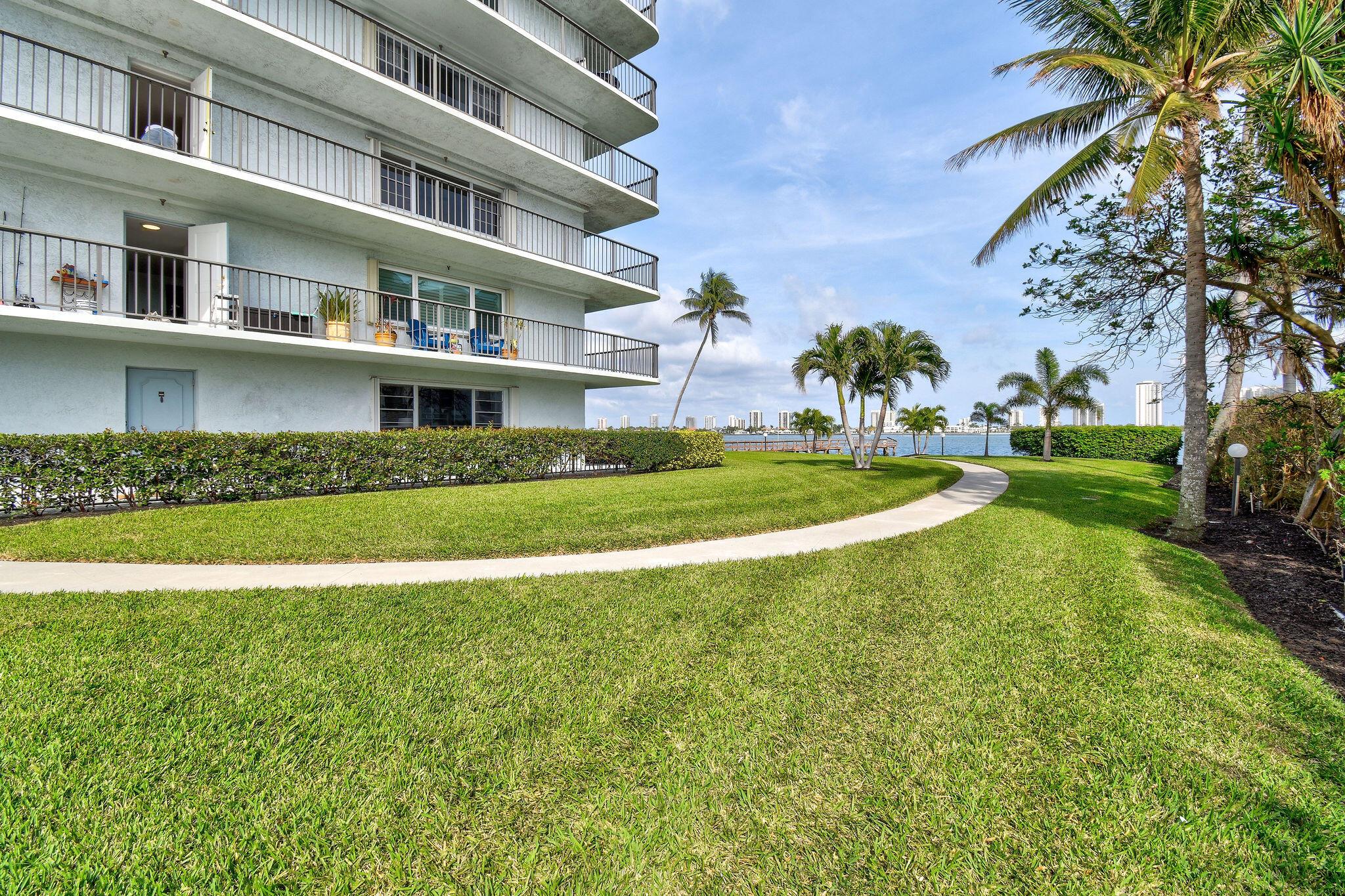 3040 Lake Shore Drive 305