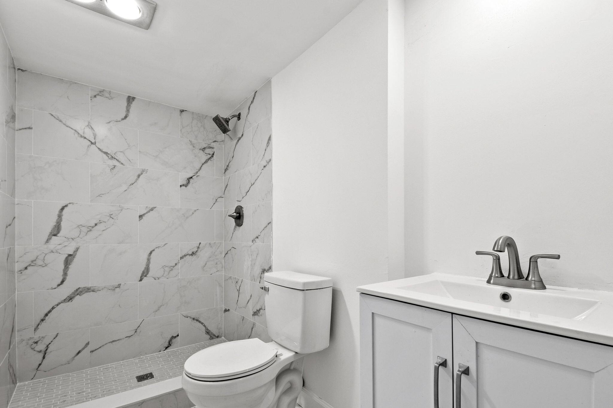 3040 Lake Shore Drive 305