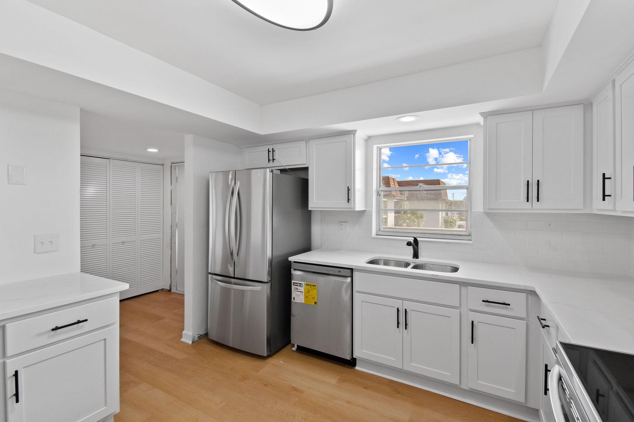 3040 Lake Shore Drive 305