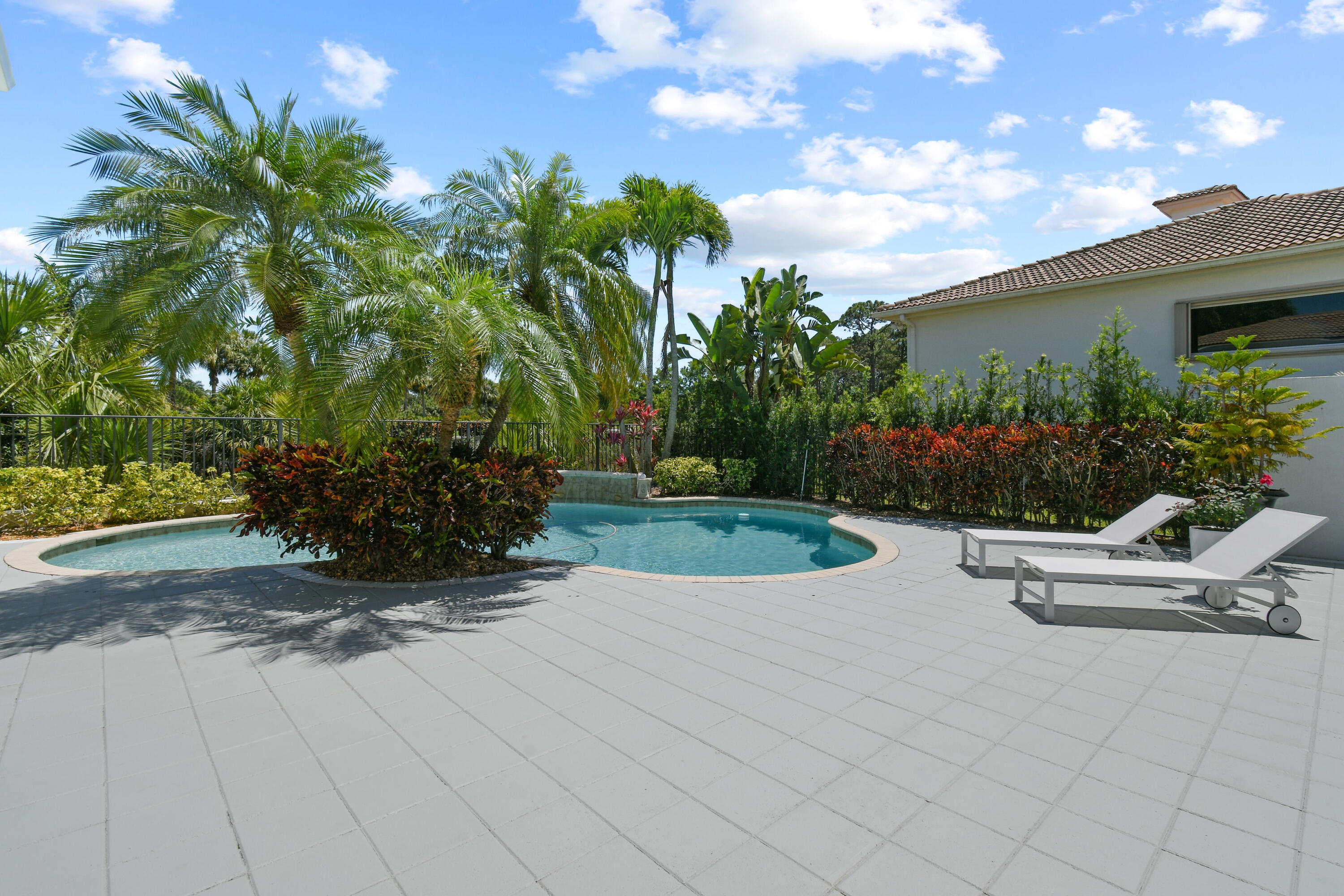 208 Montant Drive