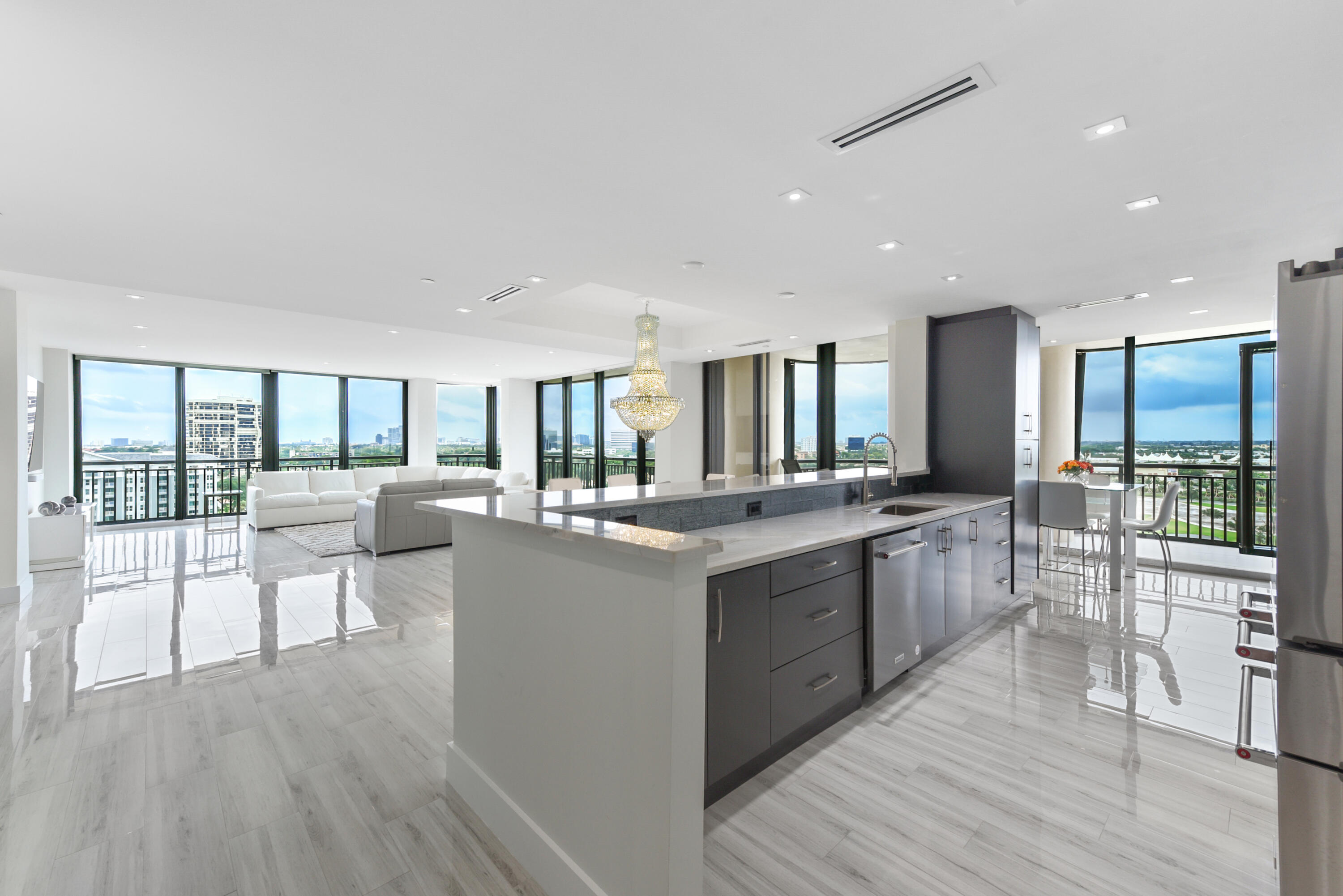 2427 Presidential Way Ph3