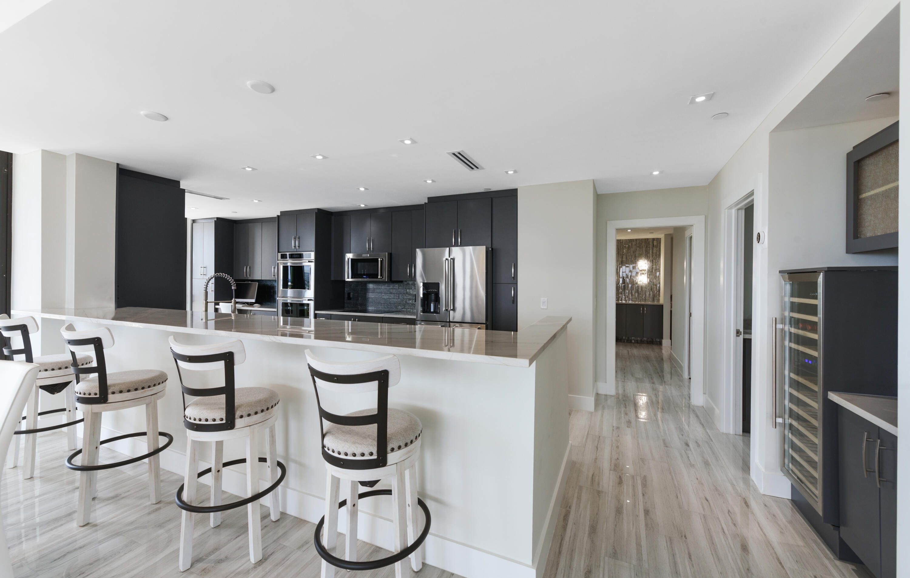 2427 Presidential Way Ph3