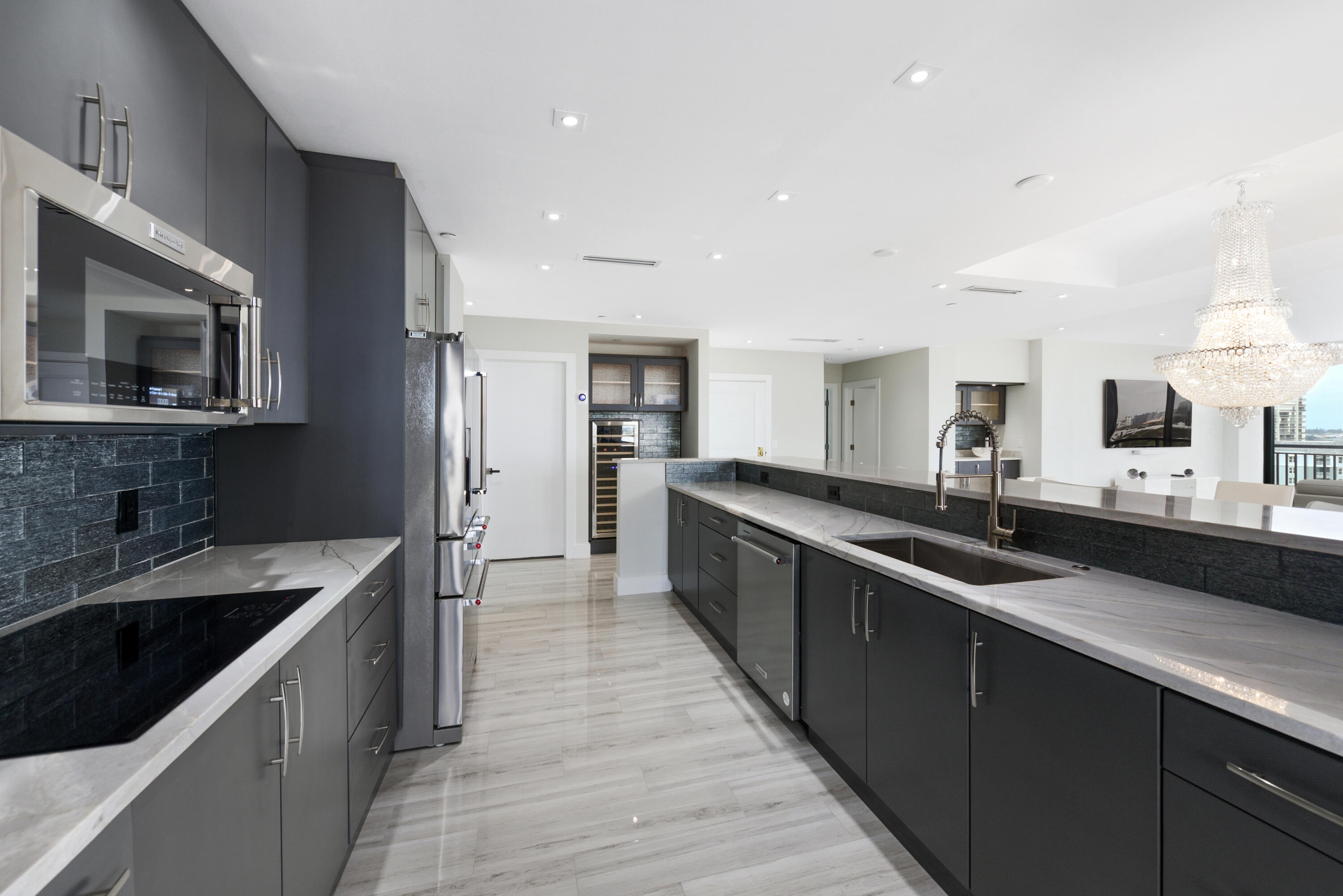 2427 Presidential Way Ph3