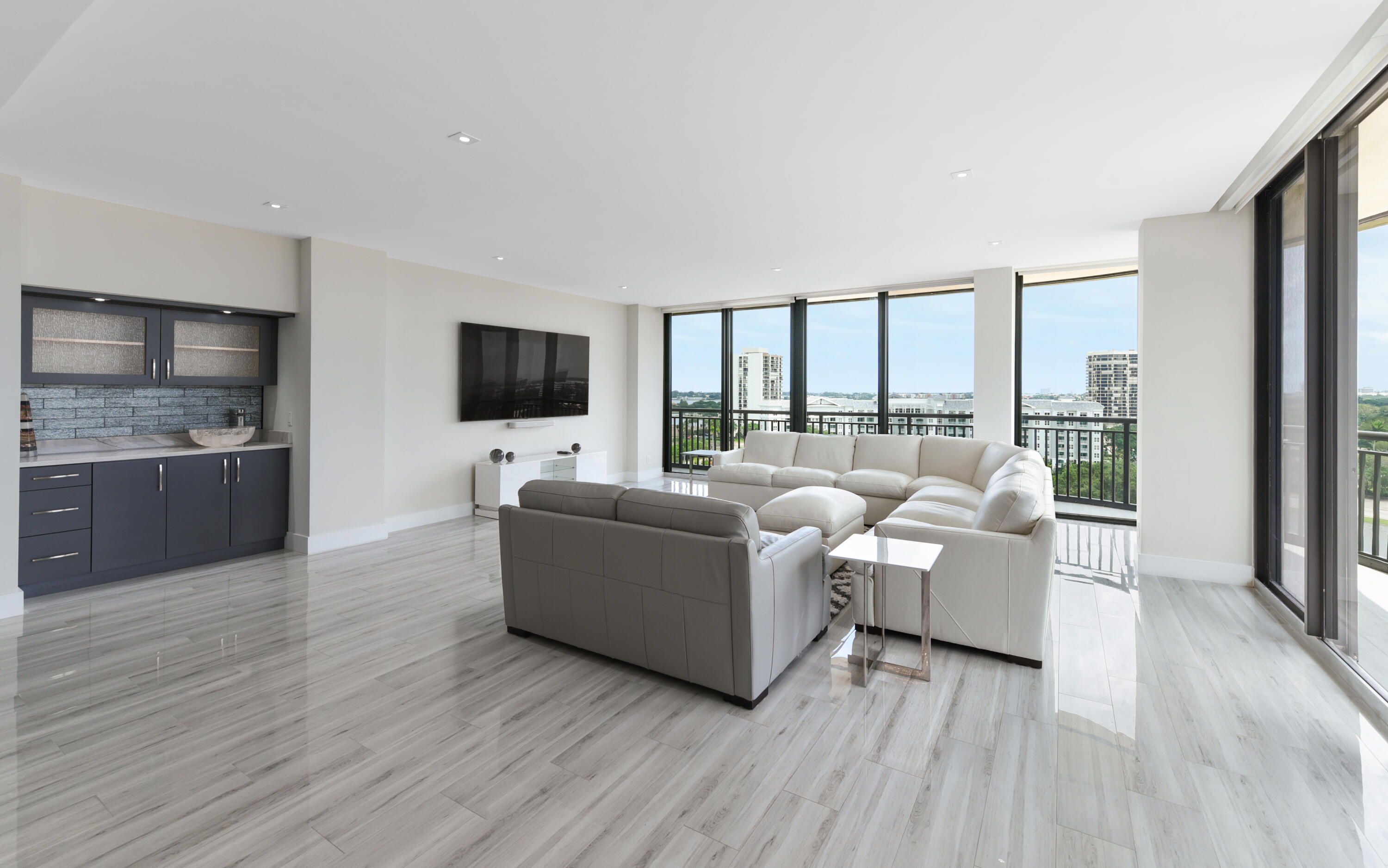 2427 Presidential Way Ph3