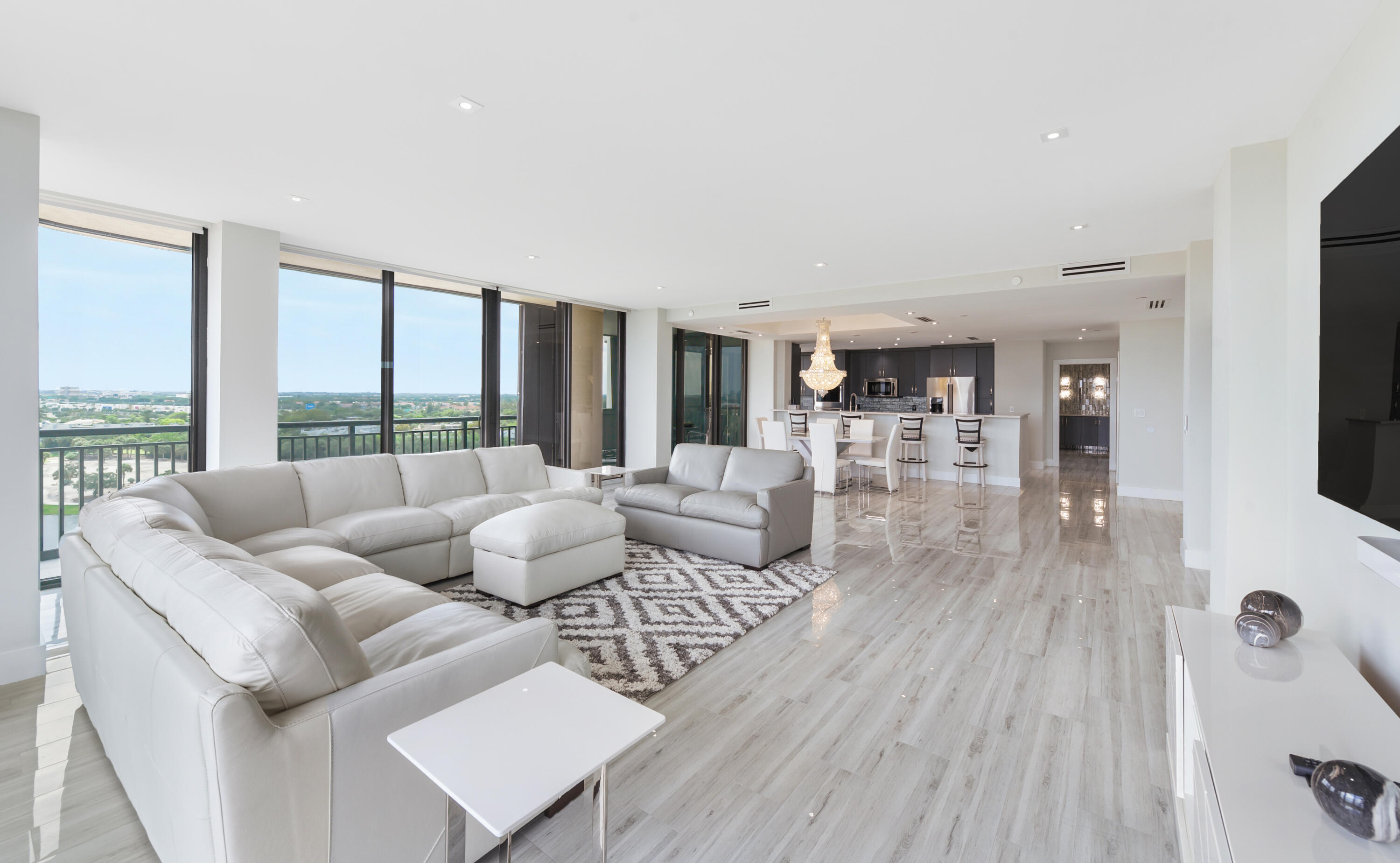 2427 Presidential Way Ph3