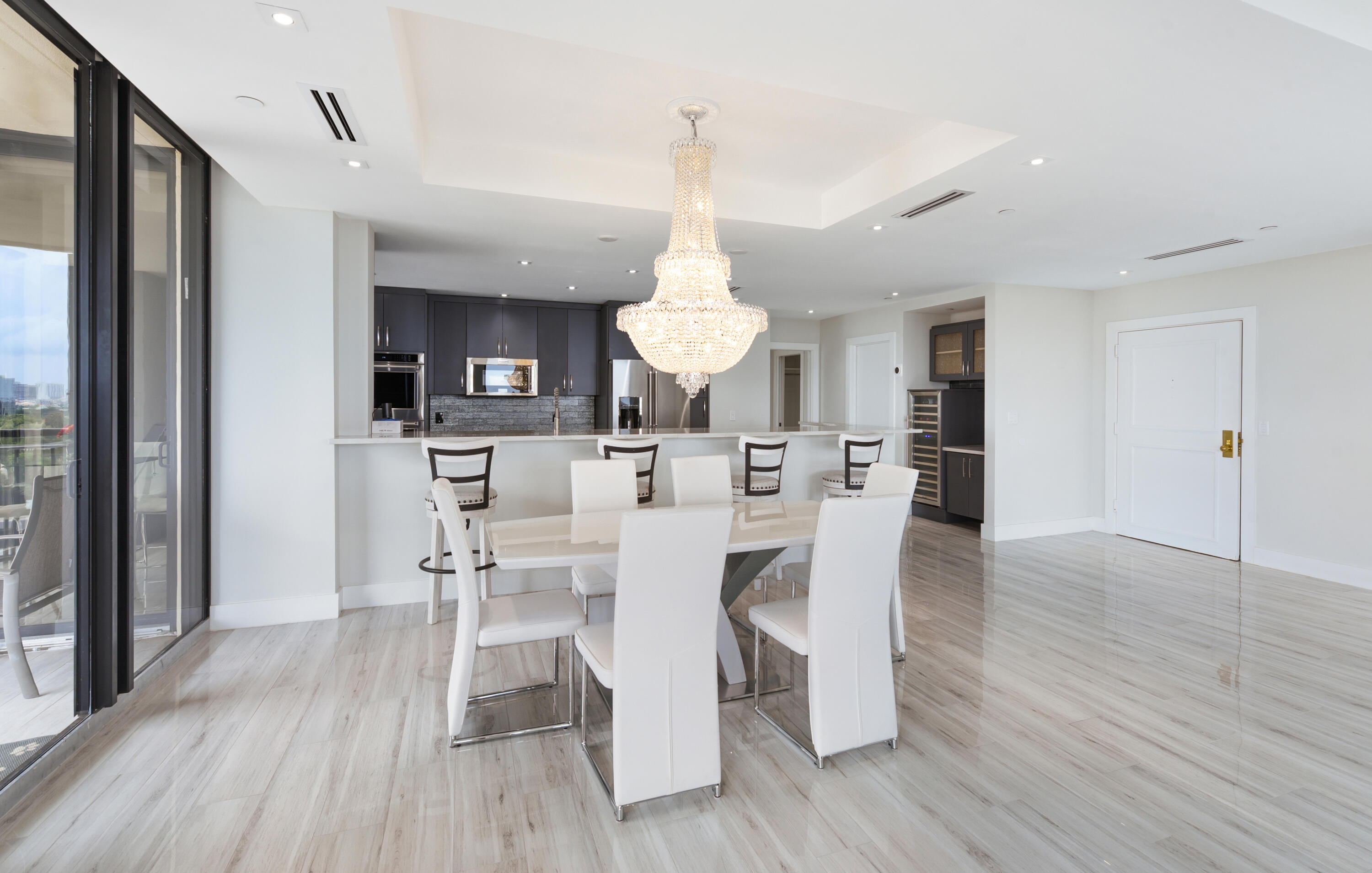 2427 Presidential Way Ph3