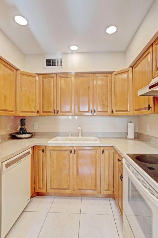 2205 SW 22nd Avenue 1030