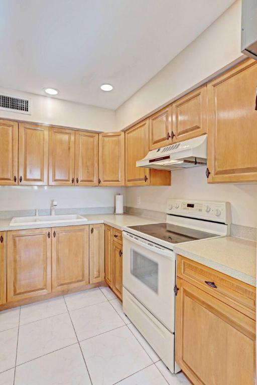 2205 SW 22nd Avenue 1030